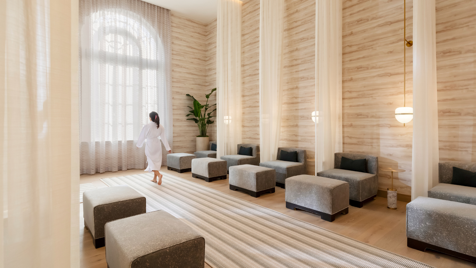 Fairmont Breakers Spa - Hair Salon in Long Beach