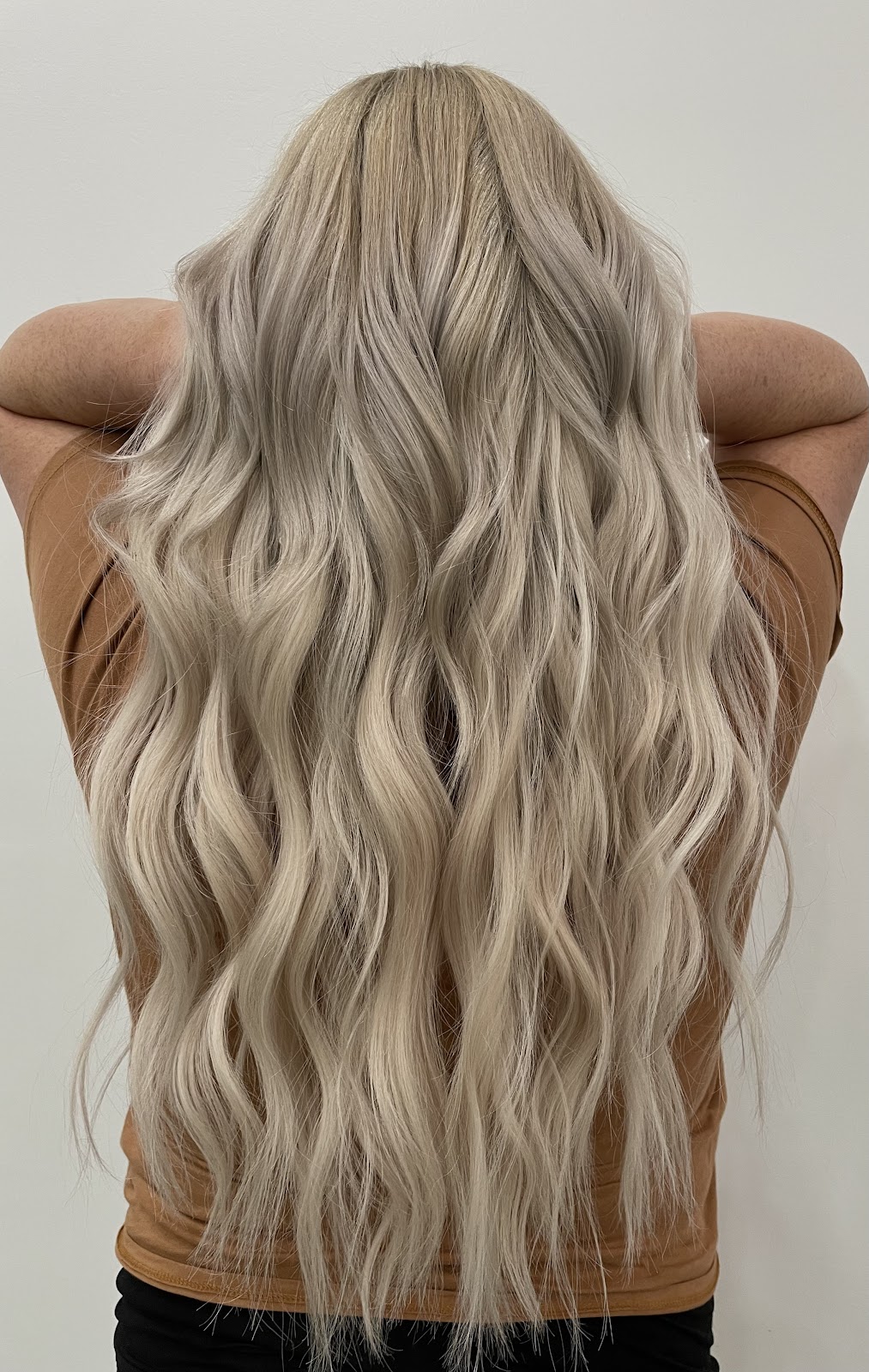 Fernweh Extension and Color Bar - Hair Salon in Bakersfield
