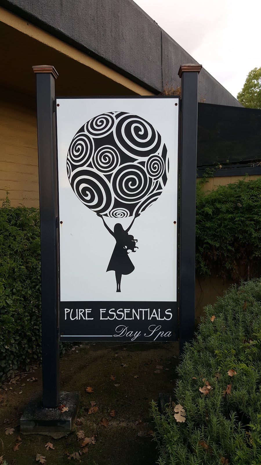 Pure Essentials Day Spa - Nail Salon in Bakersfield