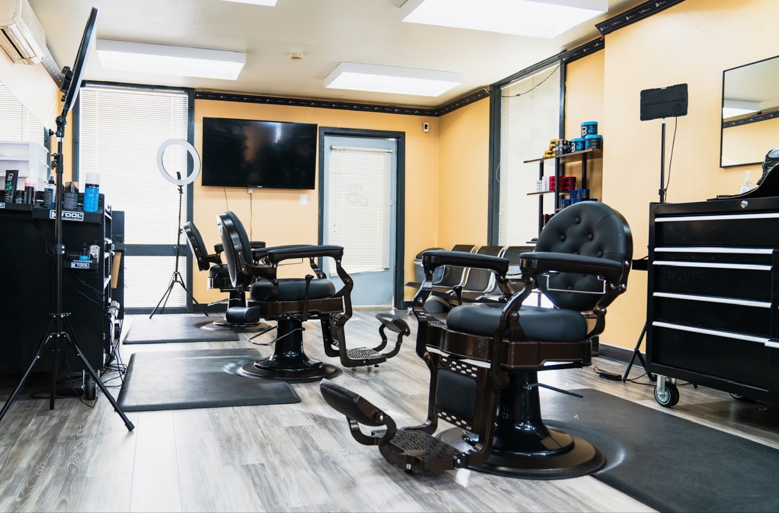 J'Bez Barbershop & Salon - Barbershop in Riverside