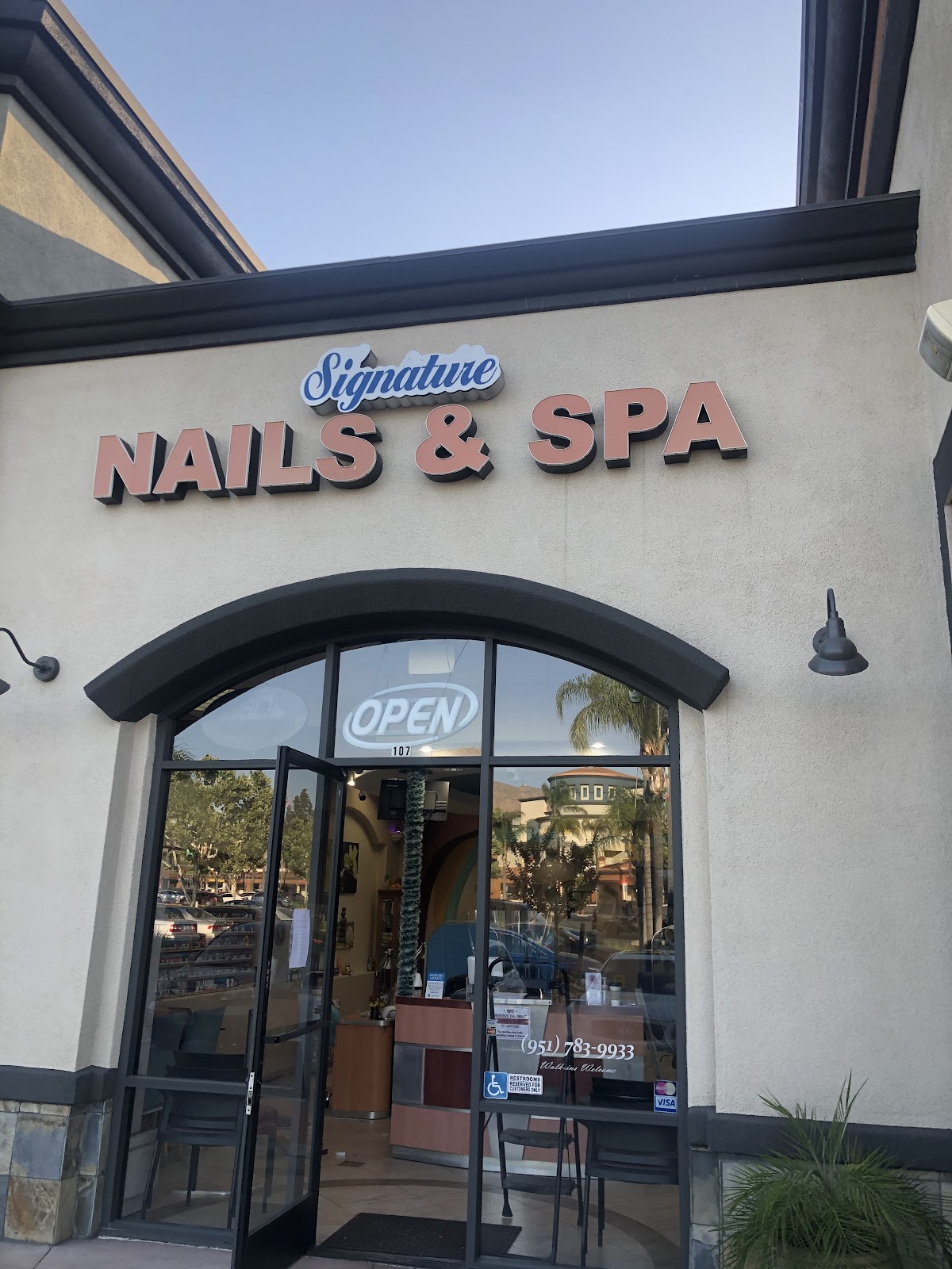 Signature Nails and Spa - Nail Salon in Riverside