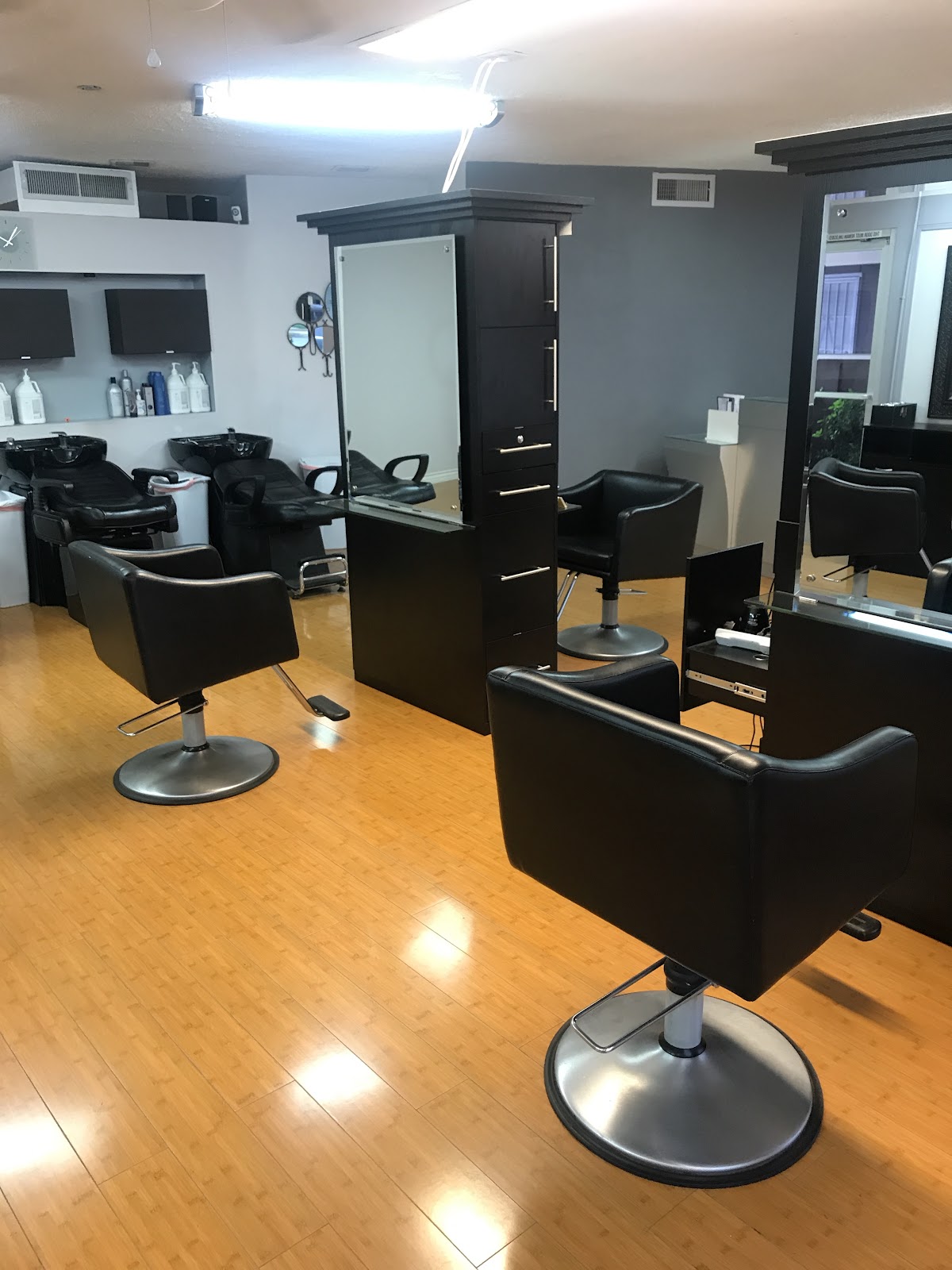 Tenth Street Hair Lounge - Hair Salon in Riverside