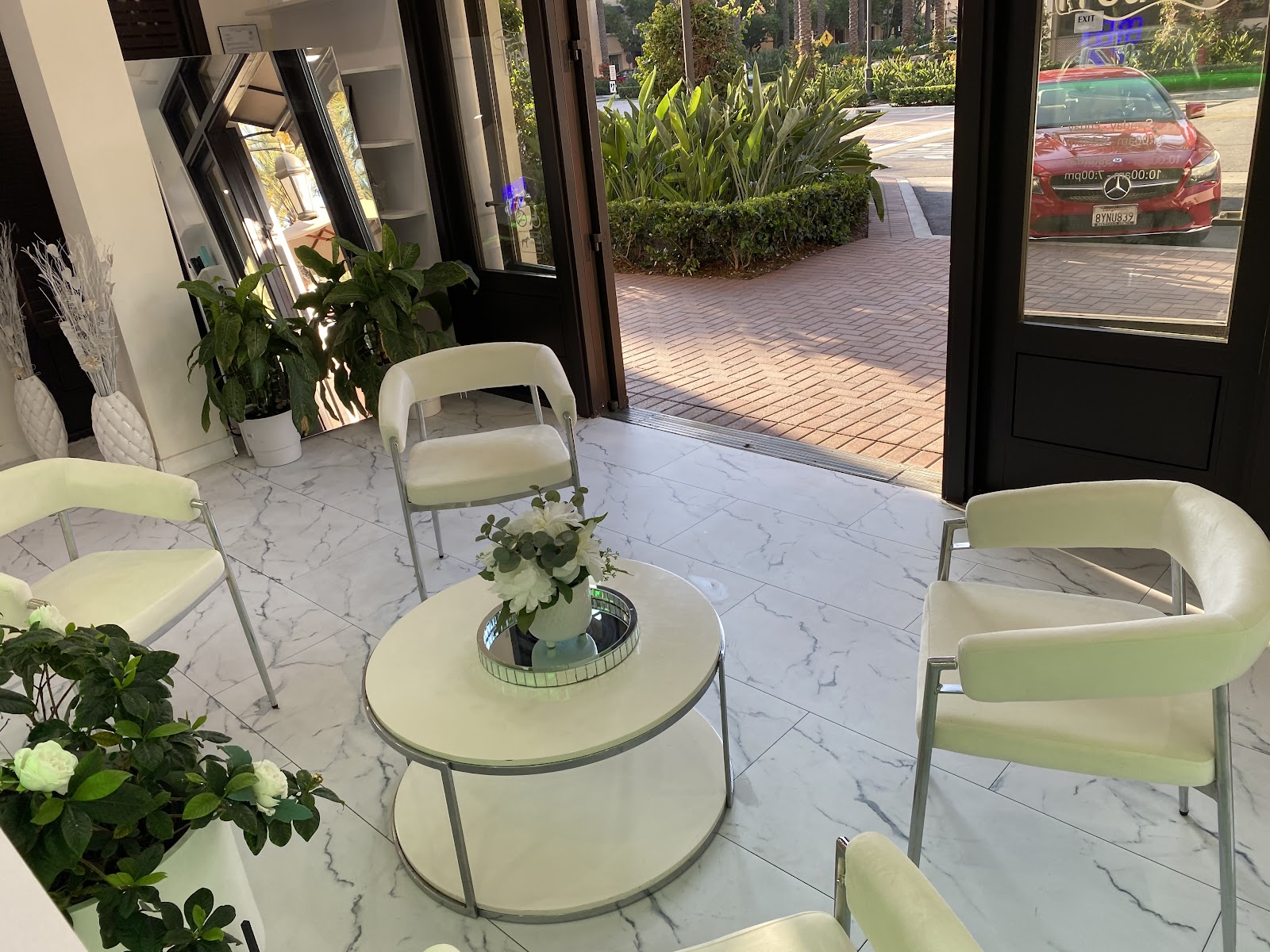 Treat a Salon and Spa - Nail Salon in Irvine