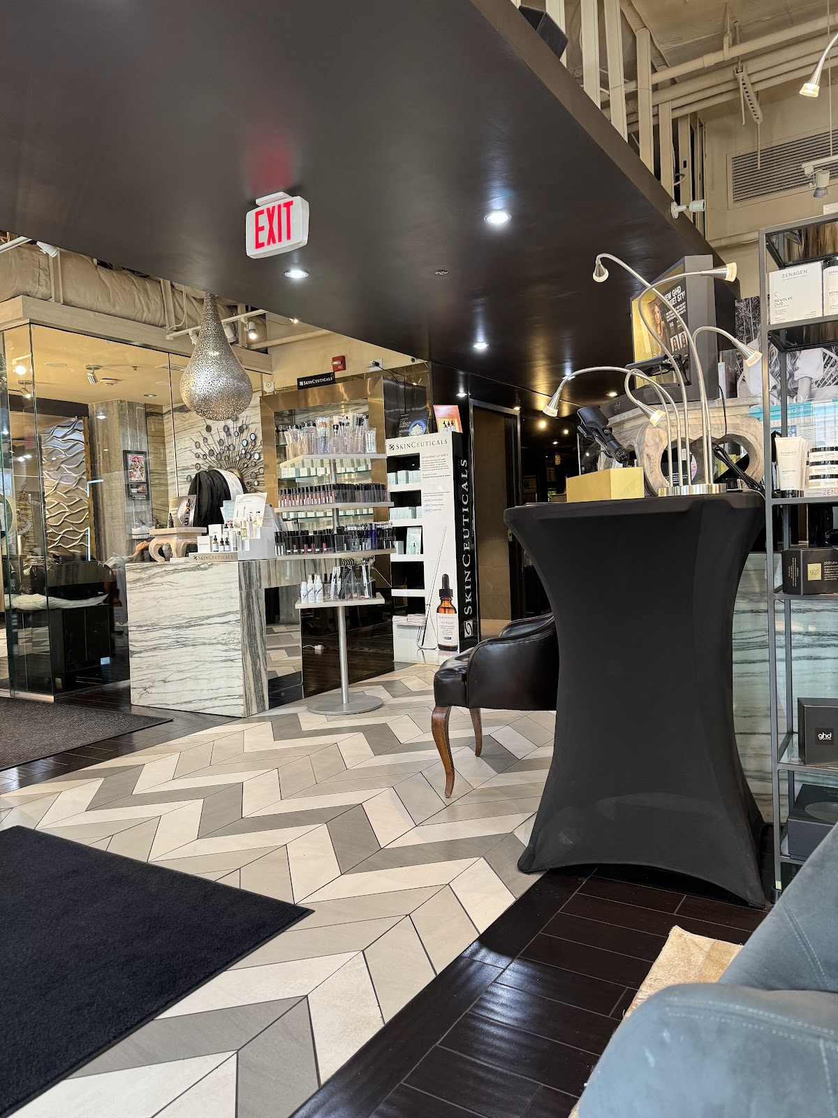 Karma By Erwin Gomez - Nail Salon in Washington