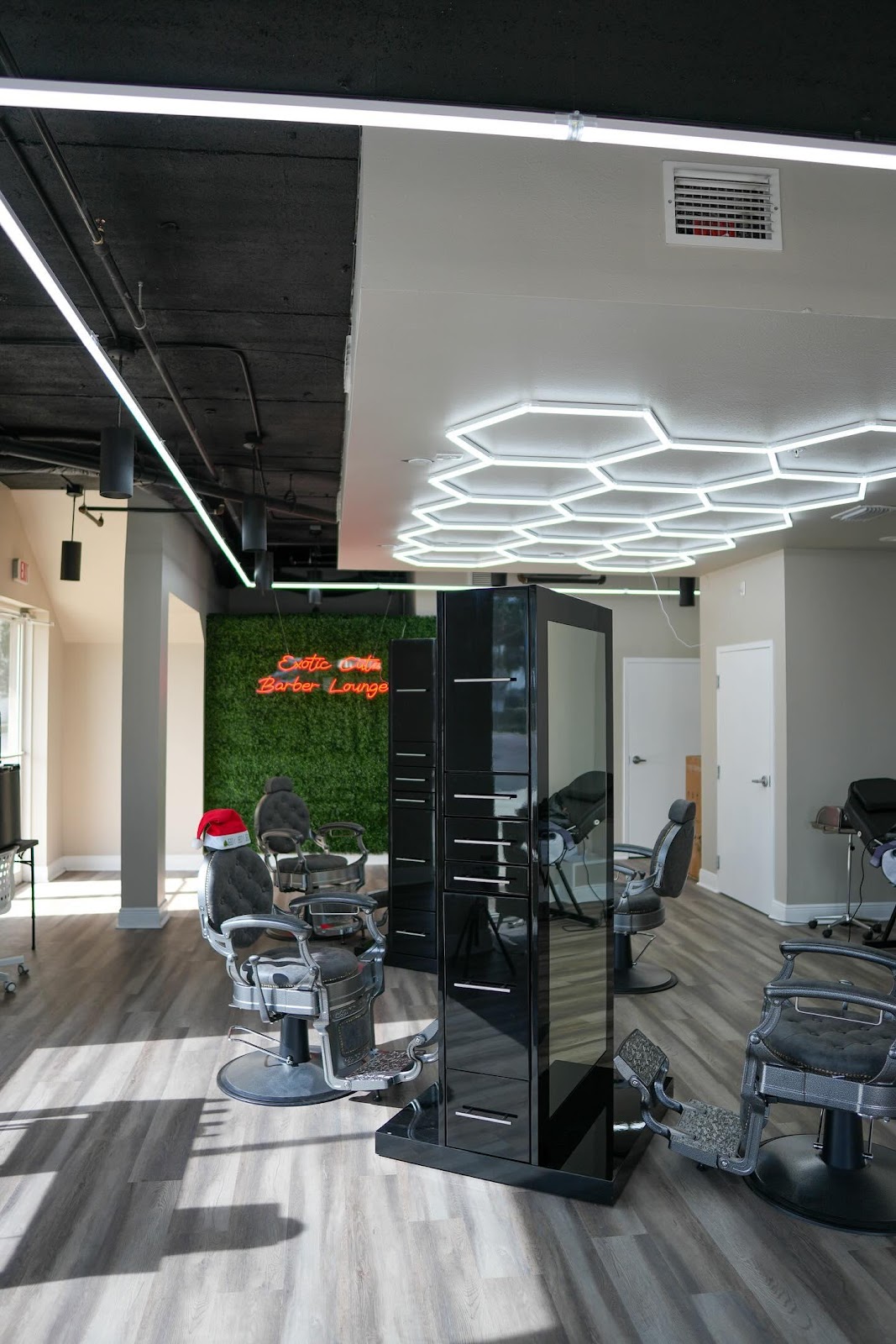 Exotic Cutz Channelside Barber spa - Barbershop in Tampa