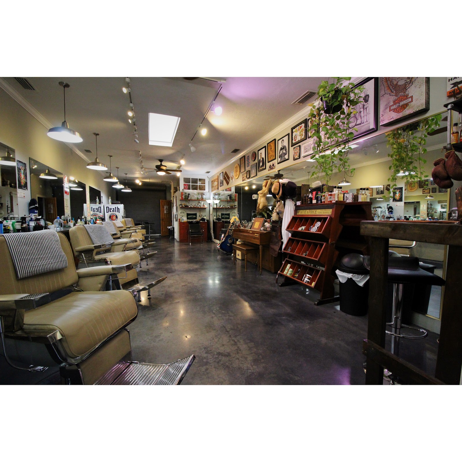 5th Avenue Barber and Shave Shop - Barbershop in Naples