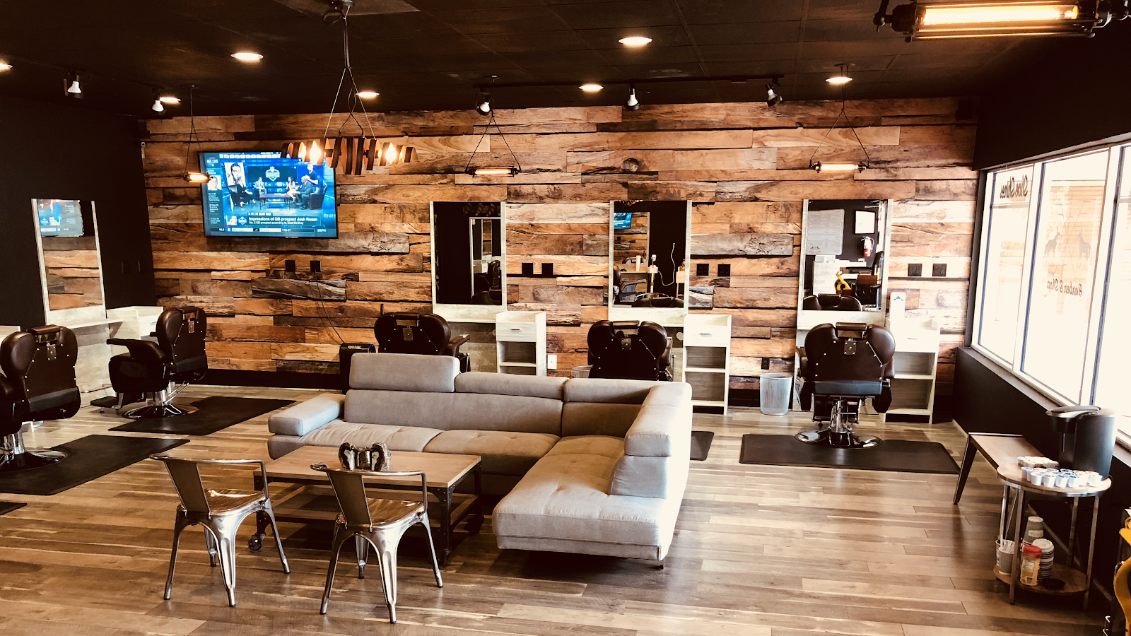 The Black Fox Barber Shop - Barbershop in Naples