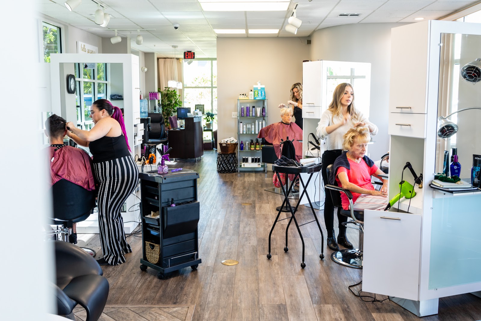 Hello Gorgeous Beauty Salon - Nail Salon in Naples