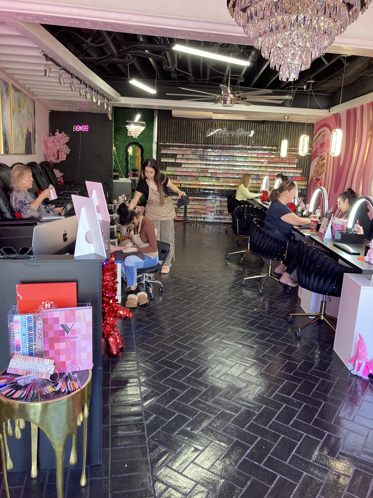 Nail Addict - Nail Salon in Sarasota