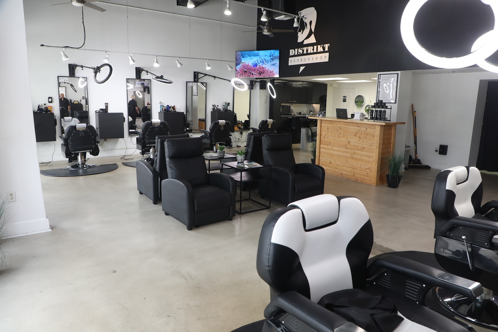 Distrikt Barbershop - Barbershop in West Palm Beach