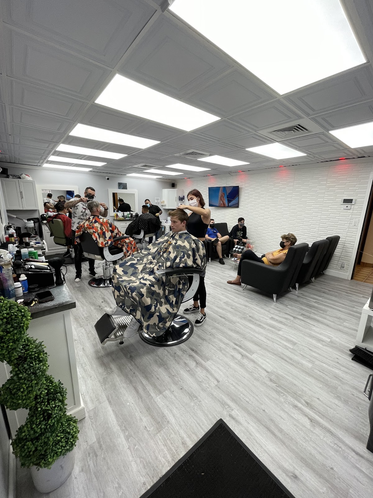 Xclusiv Barbershop | Barber Lounge - Barbershop in West Palm Beach