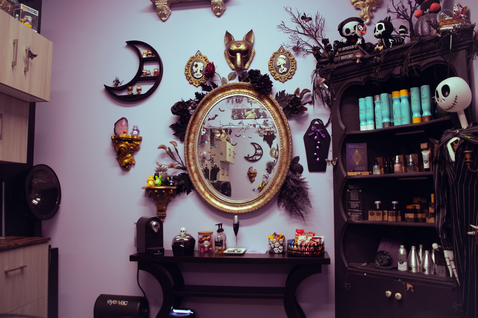 Nikki the Hair Artist - WPB Hair Colorist - Vivid Hair Specialist - Hair Salon in West Palm Beach