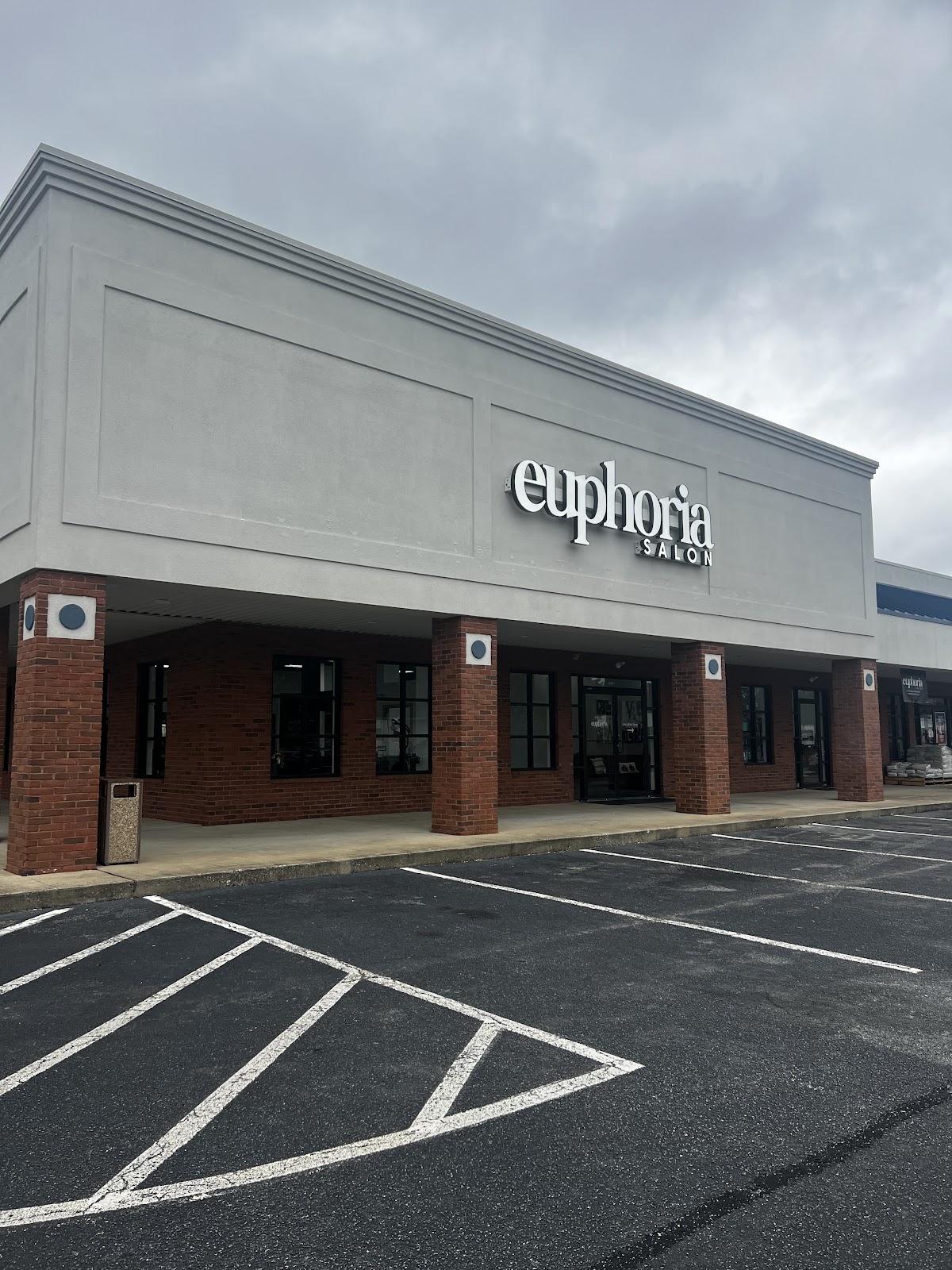Euphoria Salon - Hair Salon in Columbus