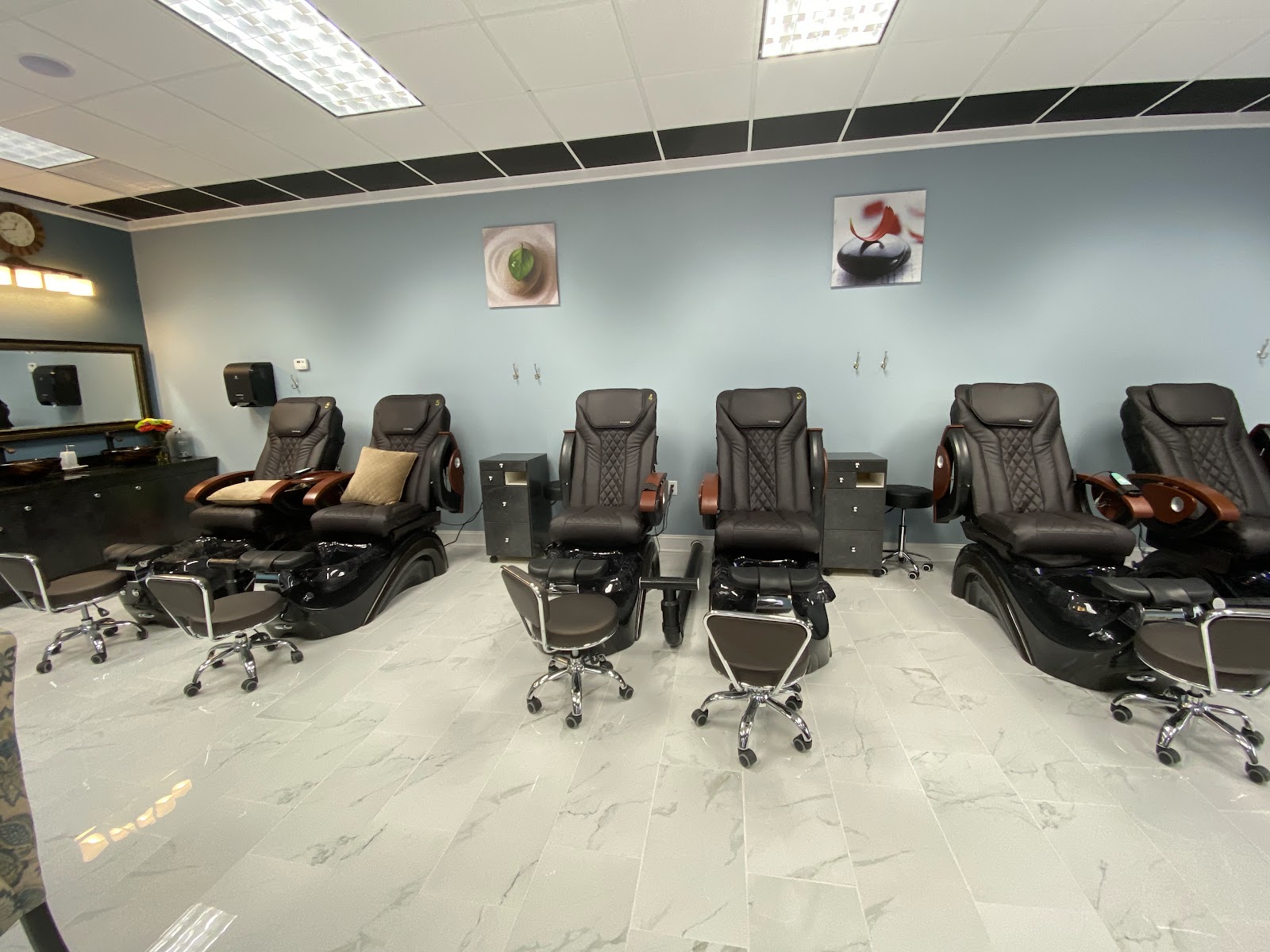 Helen NAILS - Nail Salon in Athens