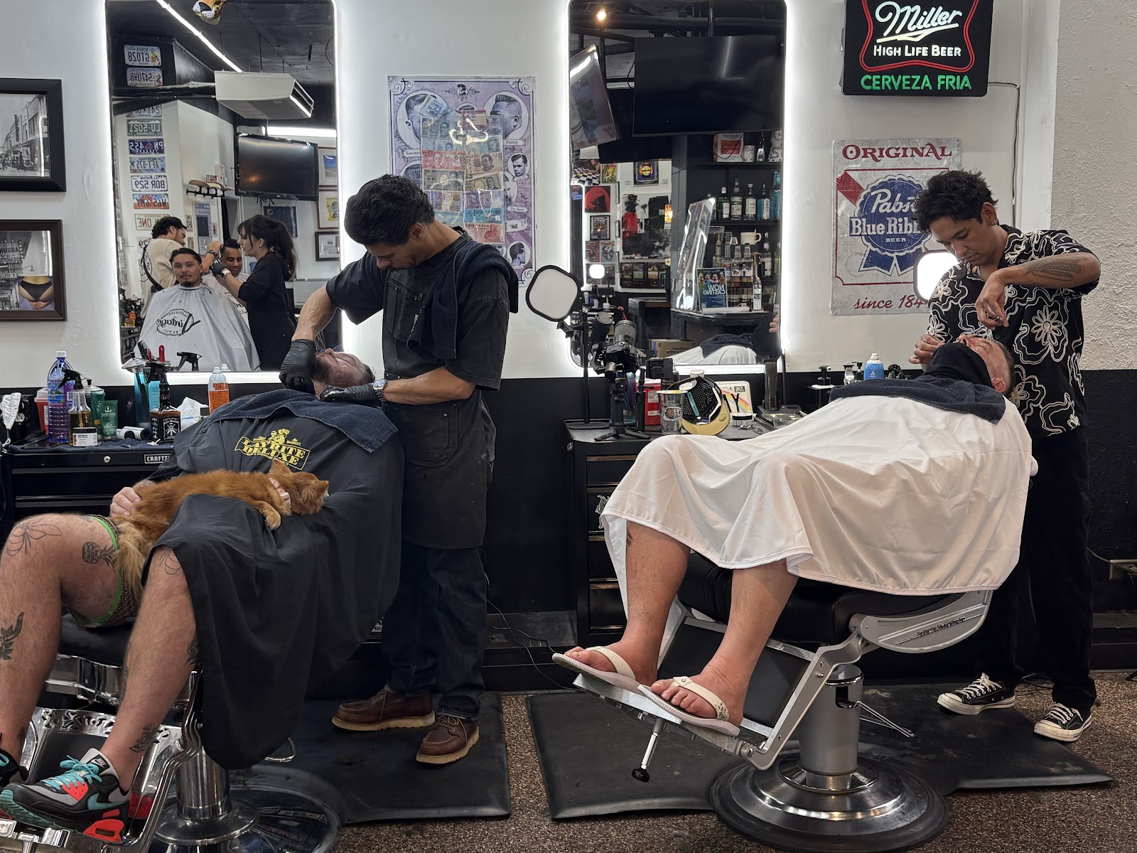 Vintage Barbershop Bar and Coffee Hawaii - Barbershop in Honolulu