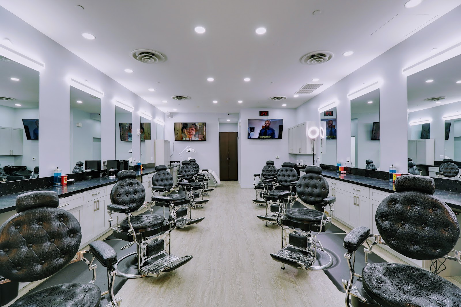 Premier Barbershop Hawaii - Ala Moana - Barbershop in Honolulu