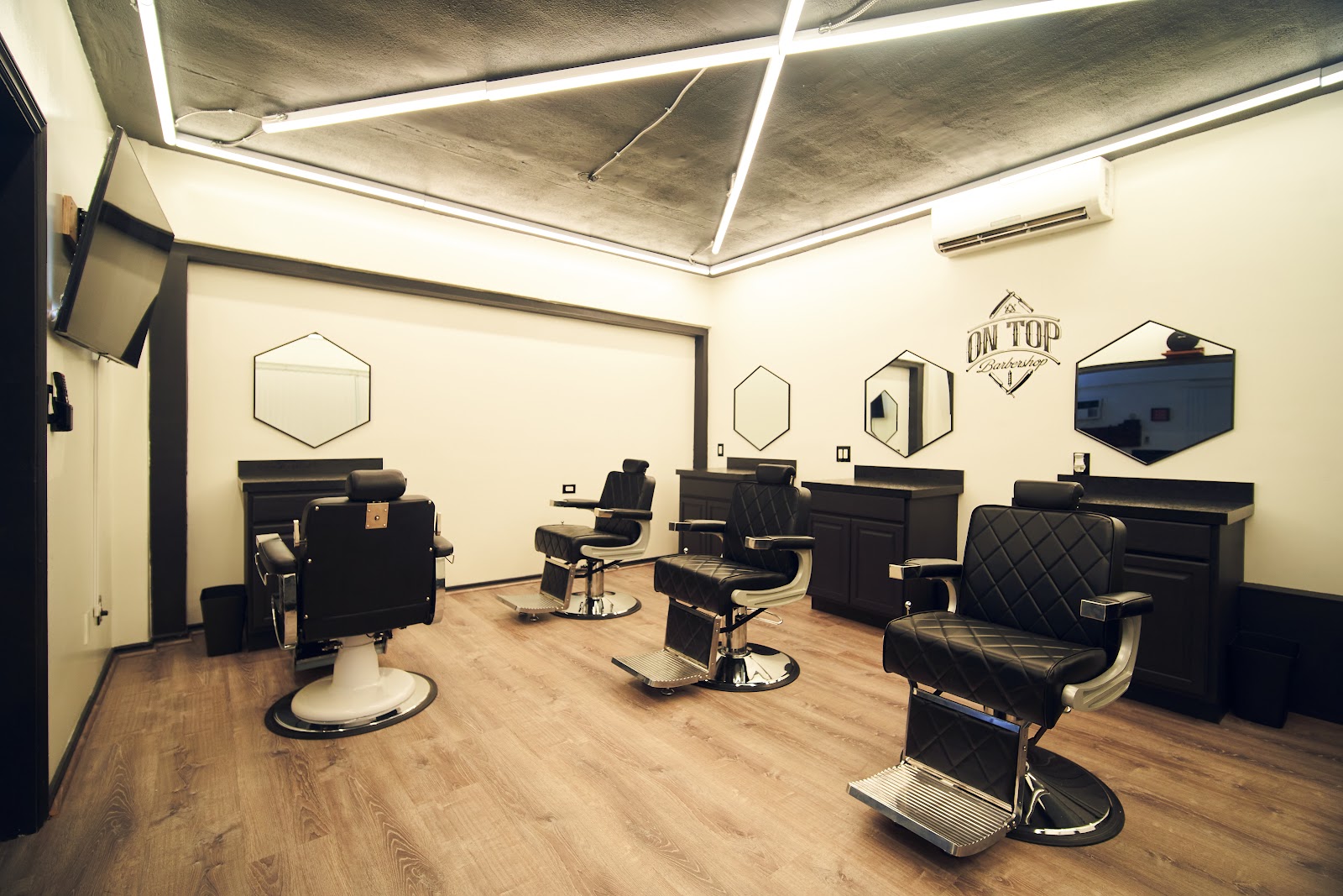 On Top Barbershop - Barbershop in Honolulu