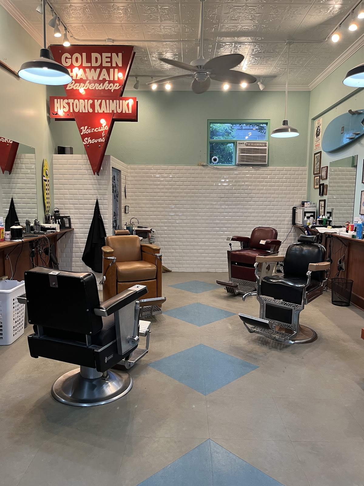 Golden Hawaii Barbershop - Barbershop in Honolulu
