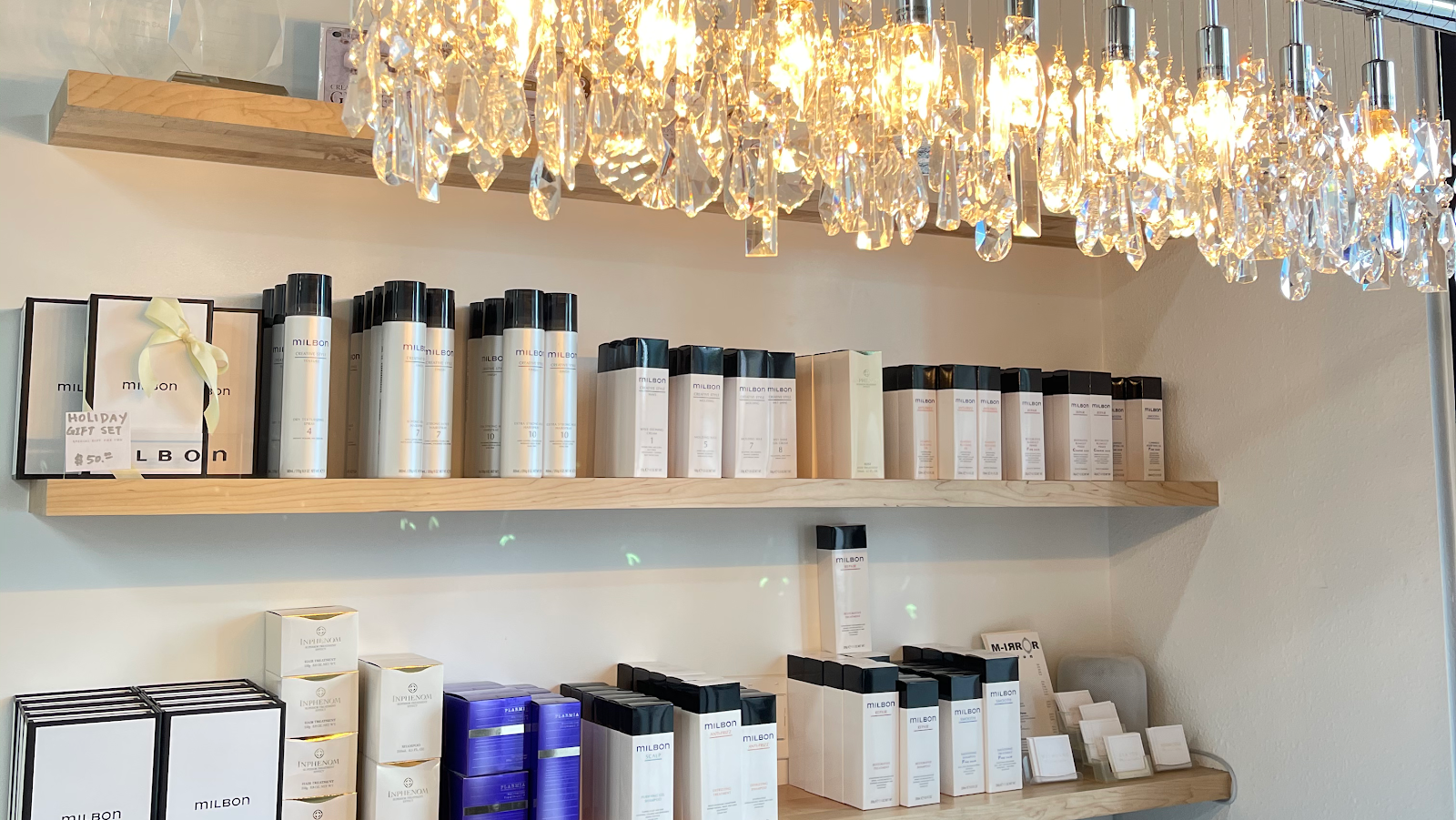 M-IRROR Salon - Hair Salon in Honolulu