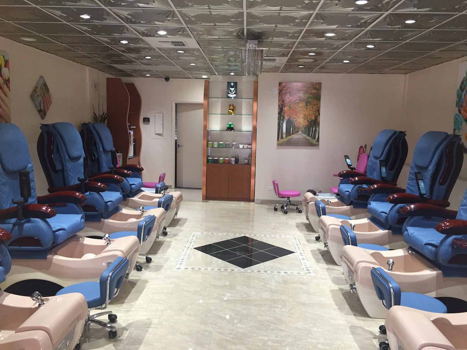 Chanel nails spa - Nail Salon in Maui
