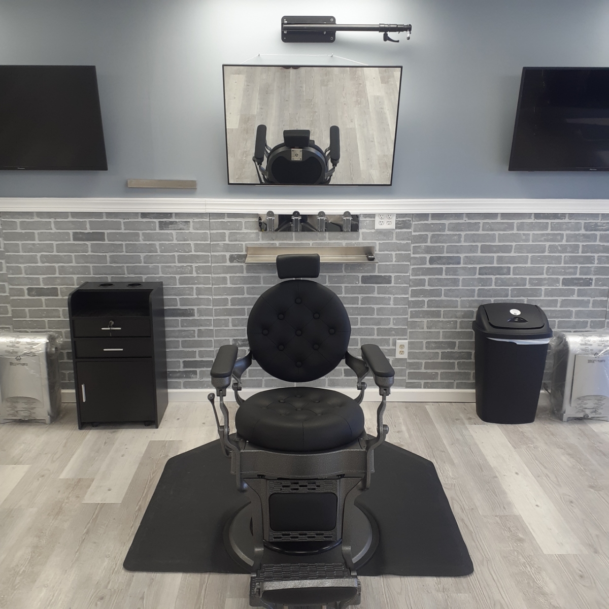 The Dapper Man's Parlor - Barbershop in Evansville