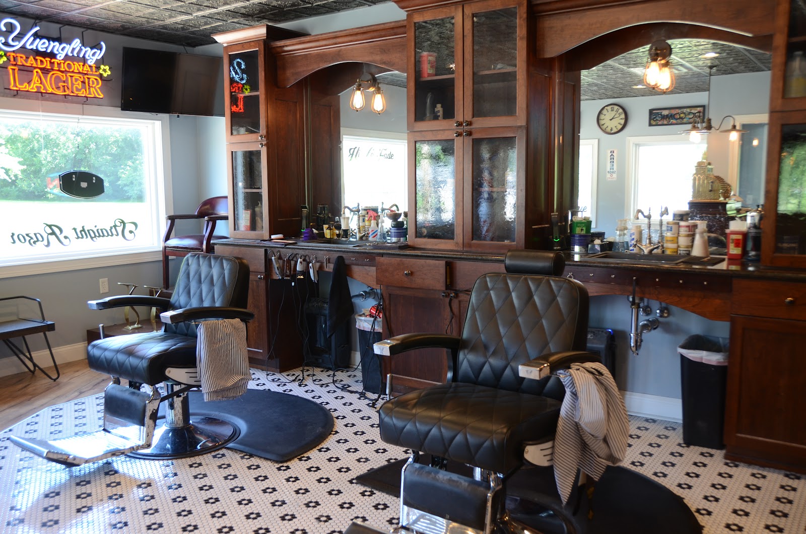 Leather Strop Barbershop - Barbershop in Evansville