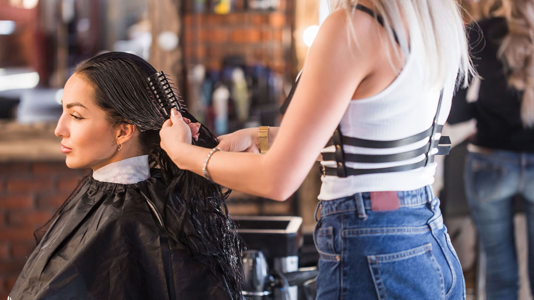 B. Lanae Salon & Medi Spa - Barbershop in Evansville