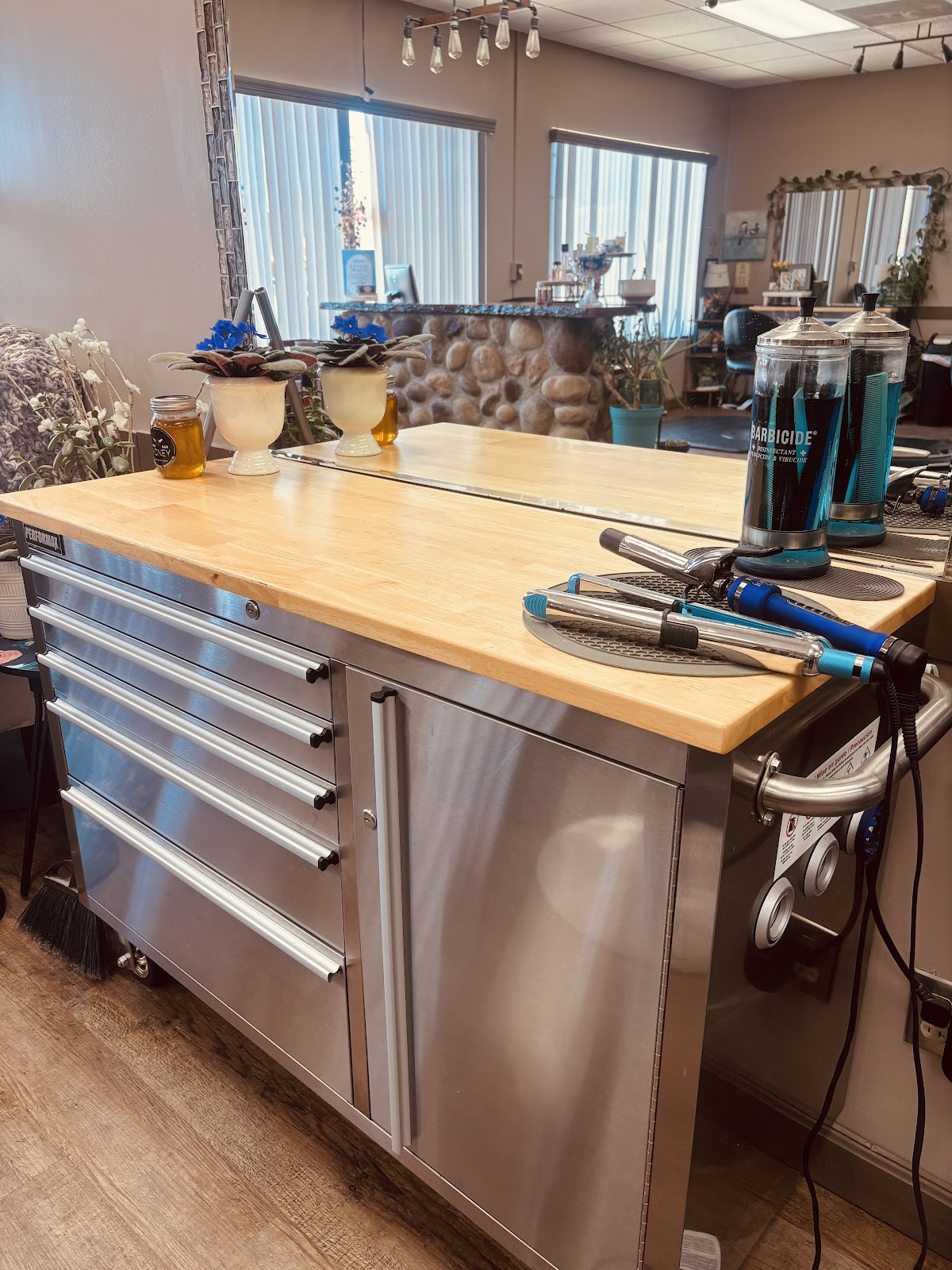 Halo Salon - Hair Salon in Bloomington