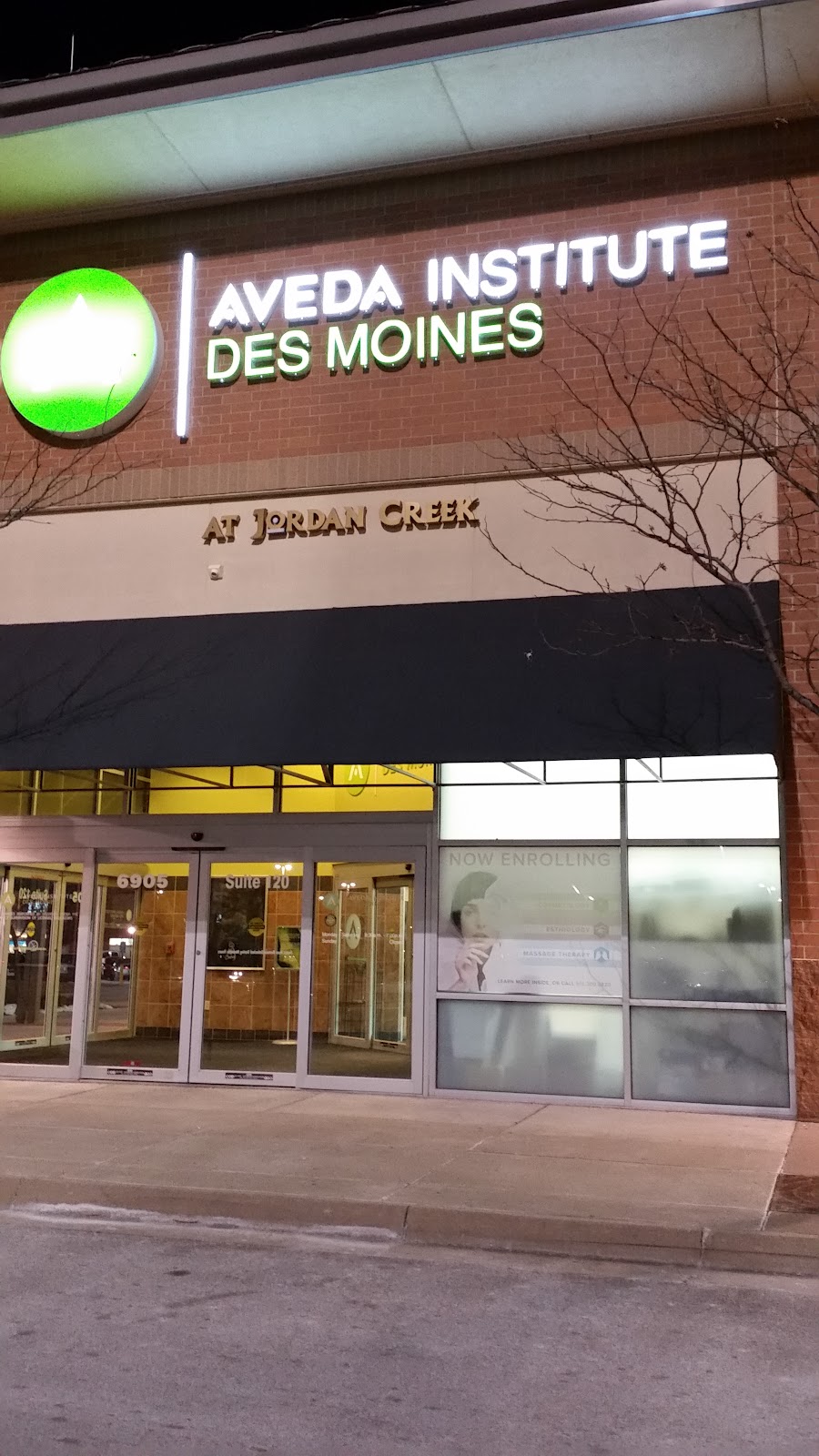 Aveda Institute Des Moines - Hair Salon in Des Moines
