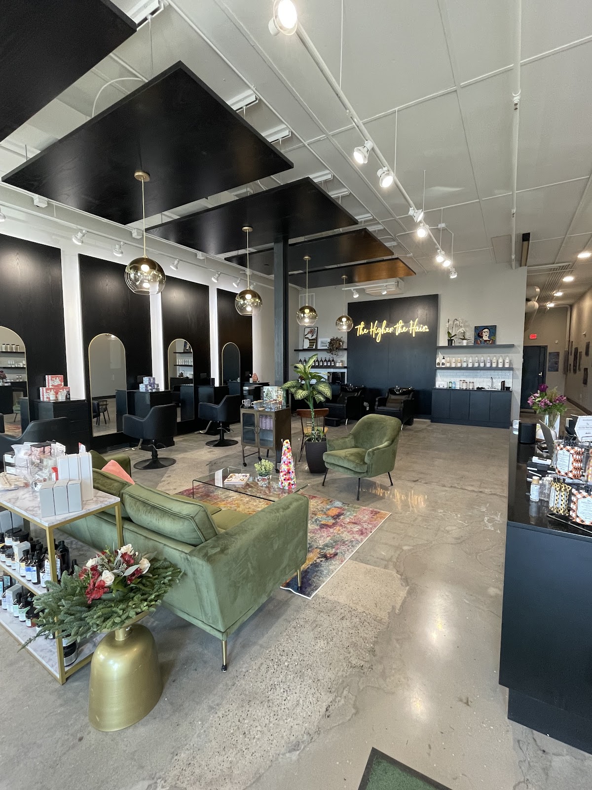 R. Mane Apothecary - Hair Salon in Des Moines