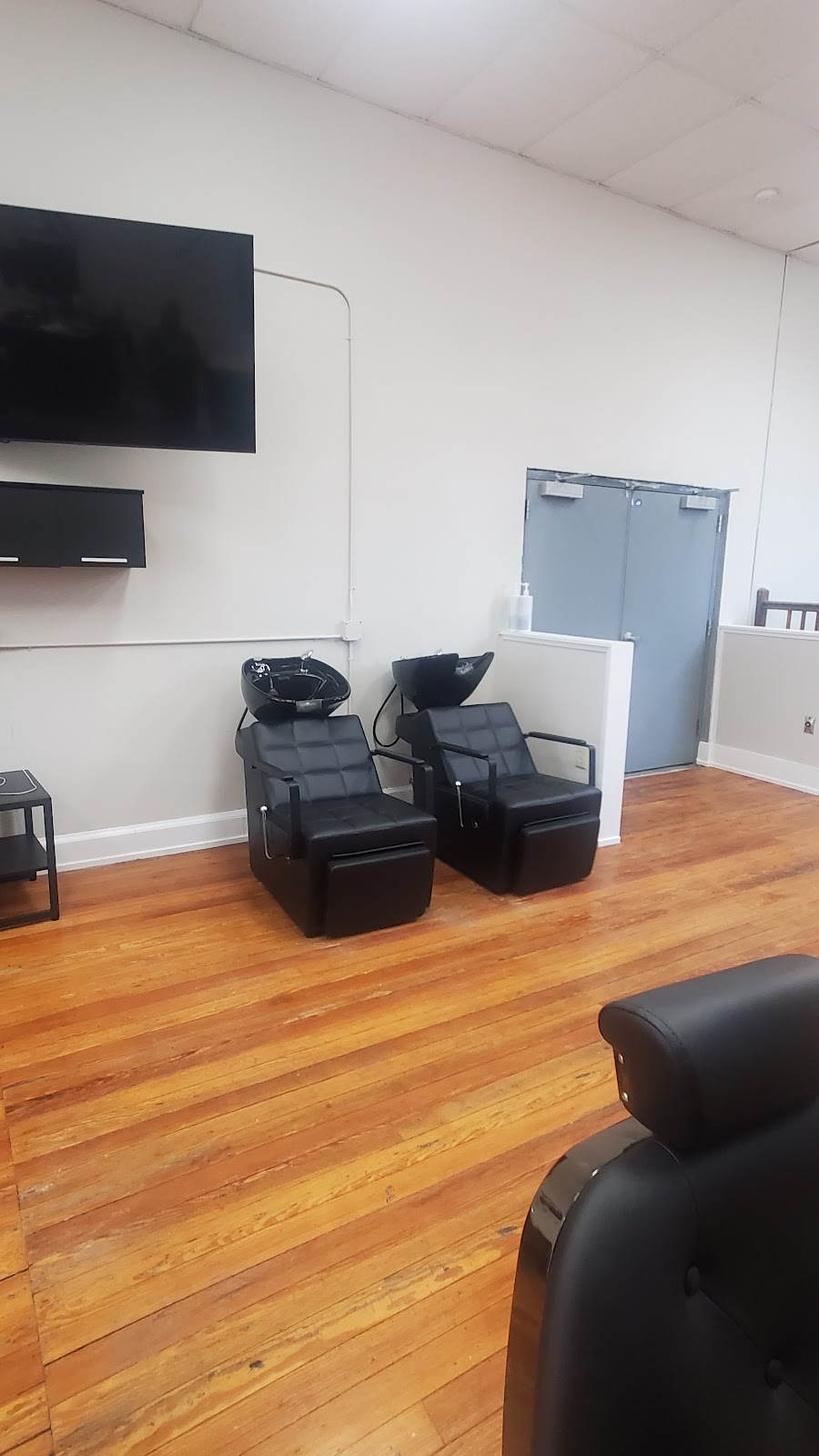 VISIONAIRE Barbershop & Tattoo Parlor - Barbershop in Cedar Rapids