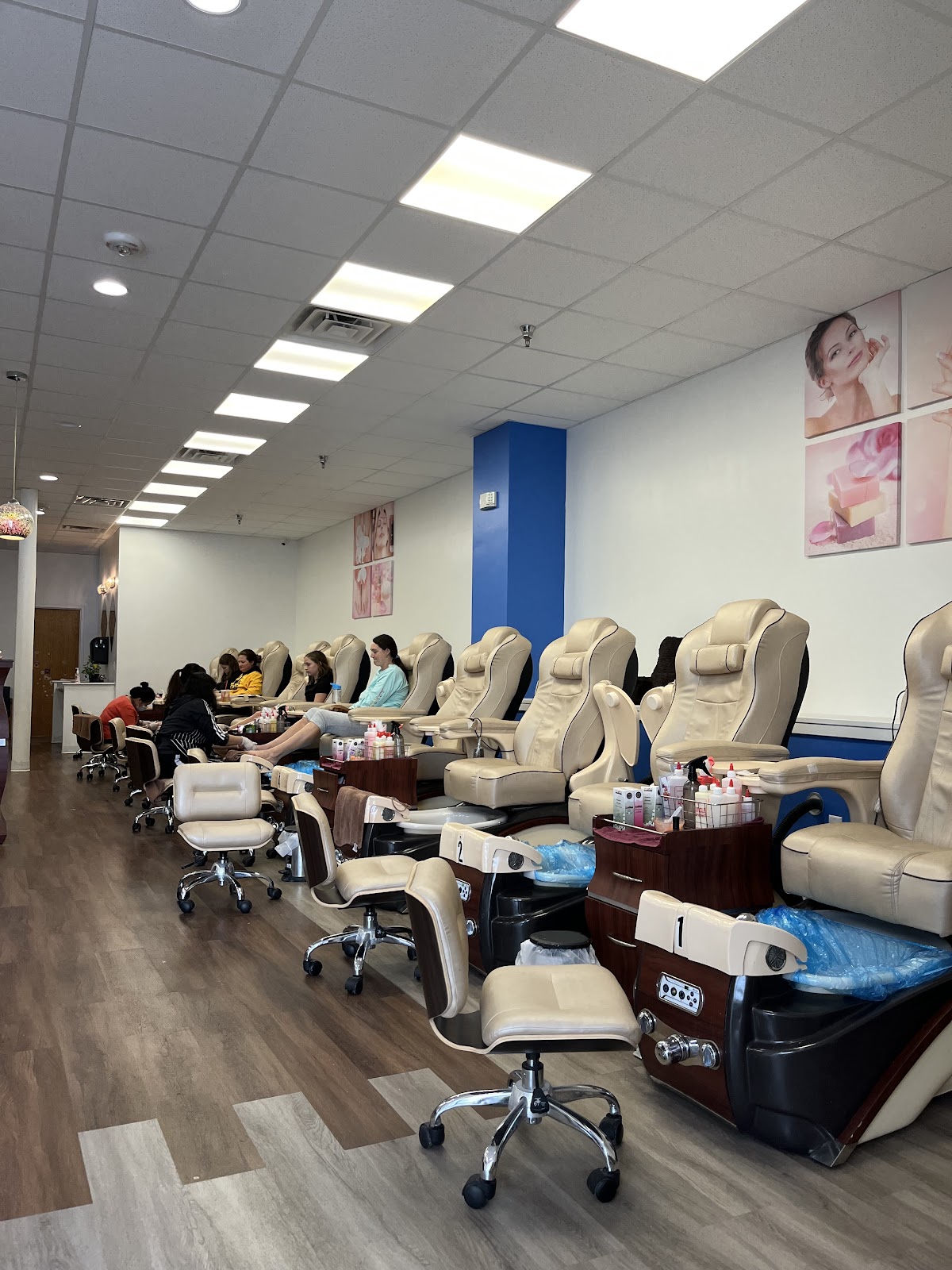 Venus Nails & Spa - Nail Salon in Iowa City