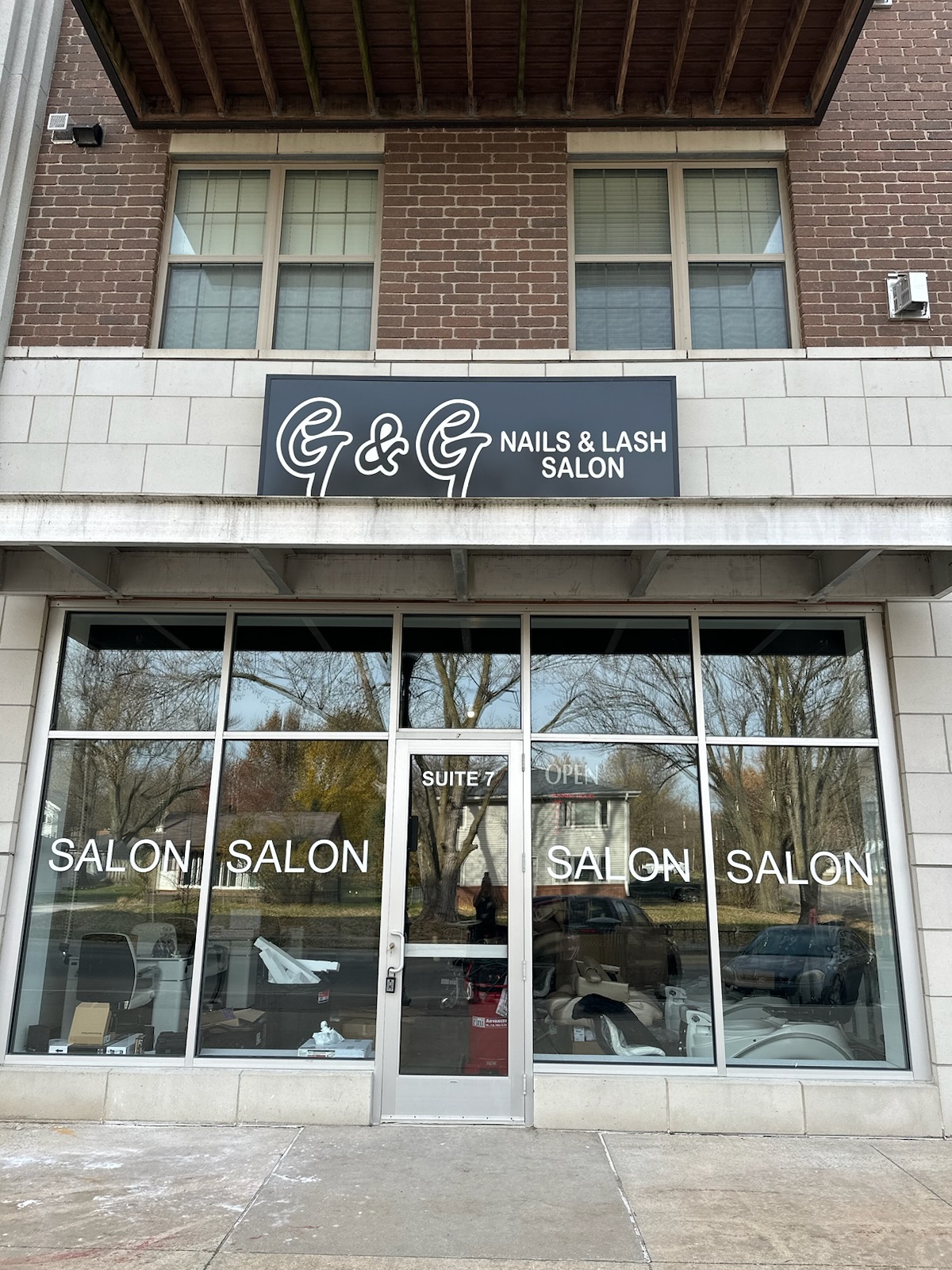 G & G Nails And Lashes - Nail Salon in Iowa City