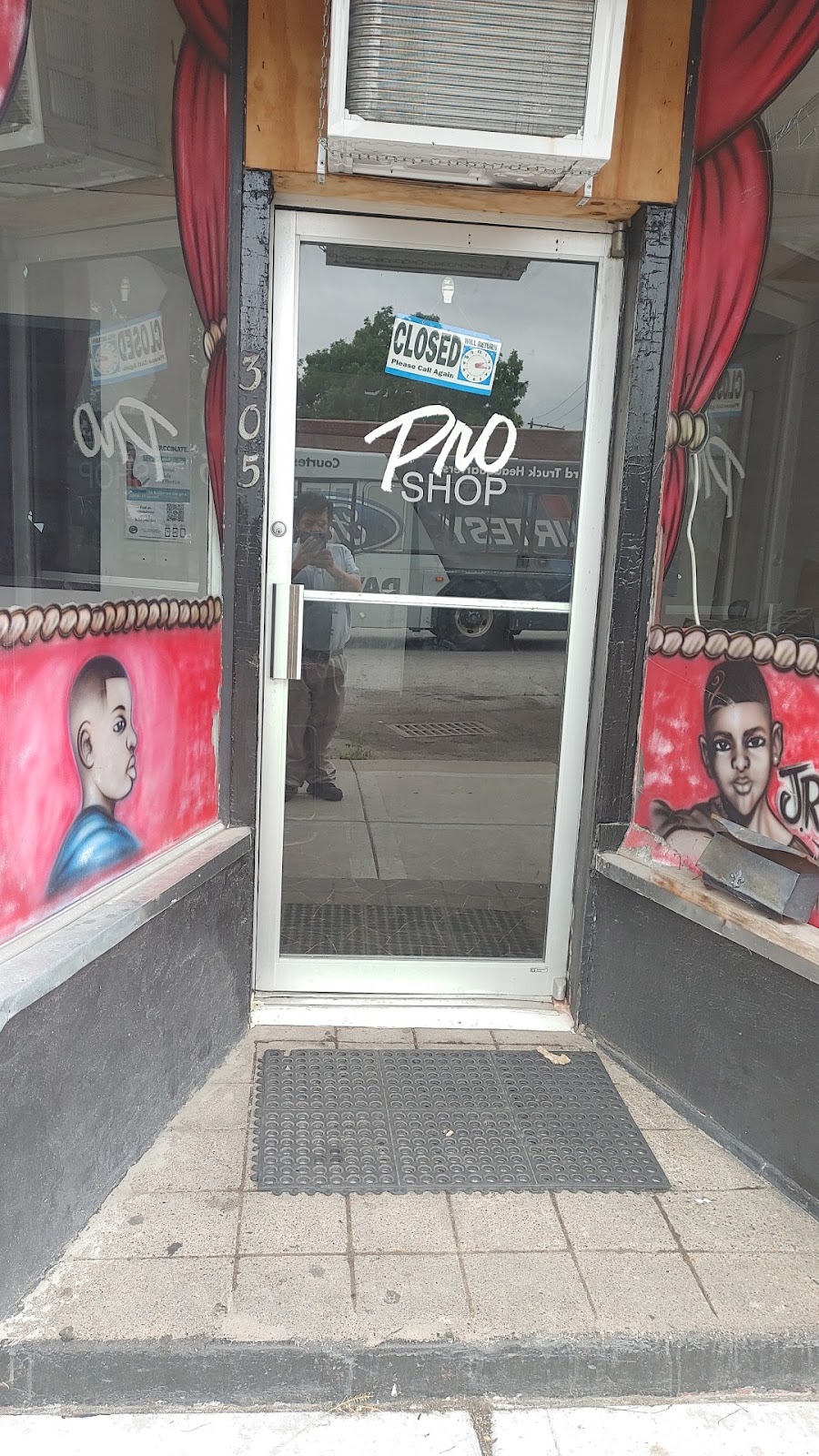 VIP Barber Shop - Barbershop in Davenport