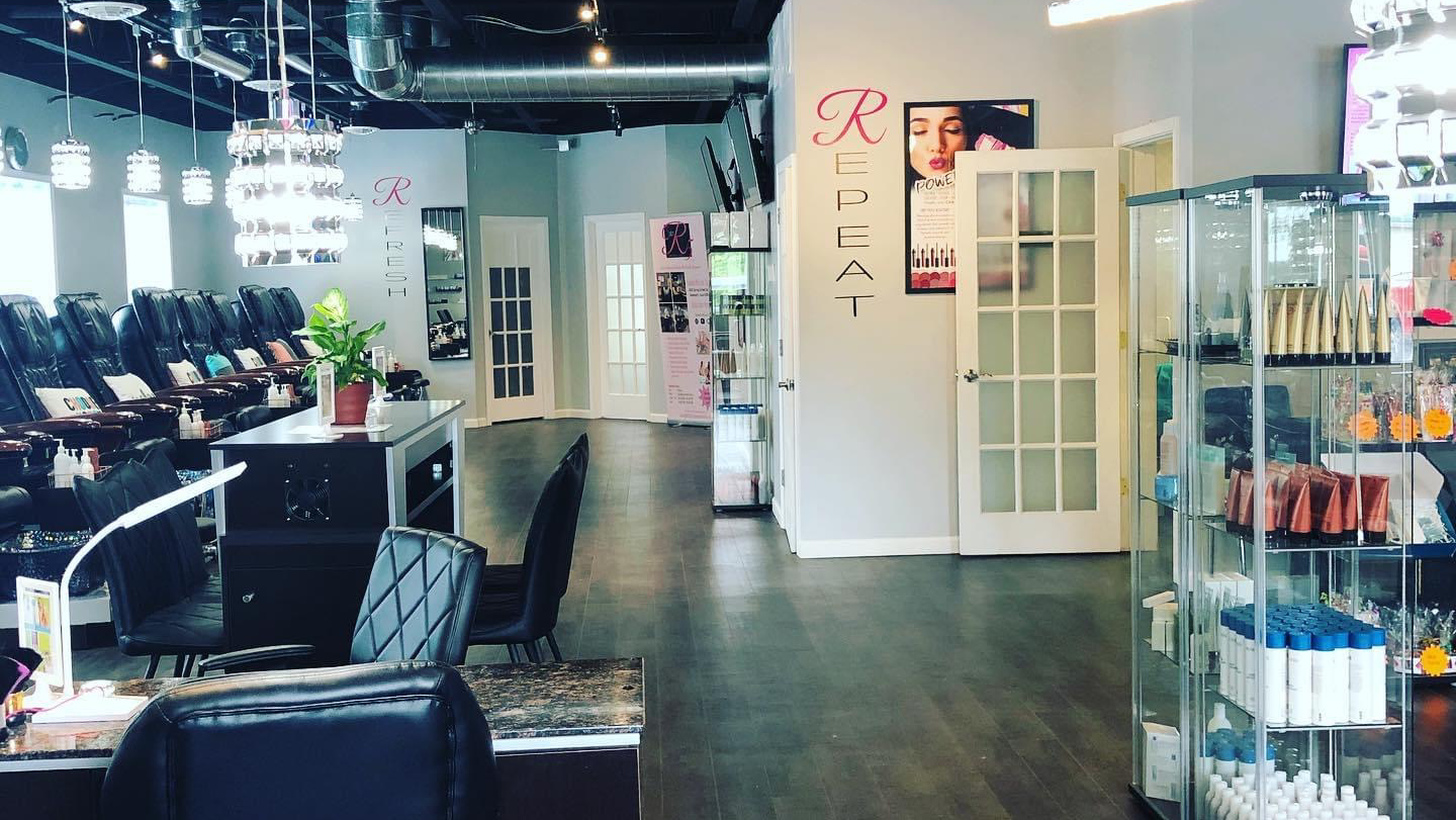 Salon R5 - Nail Salon in Davenport