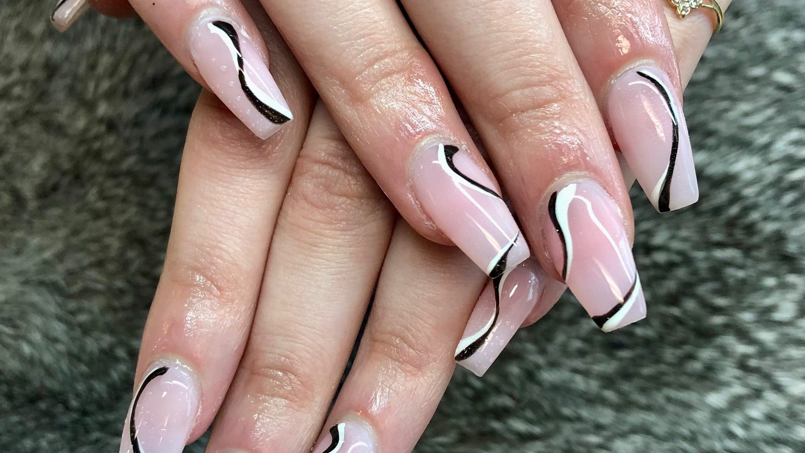 Tipsy Nails & Spa - Nail Salon in Davenport