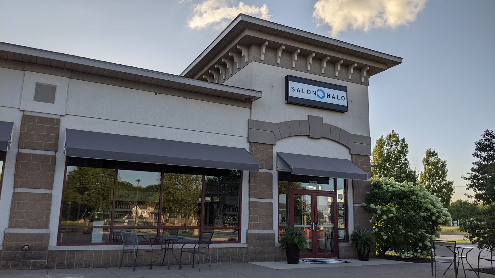 Salon Halo - Hair Salon in Davenport