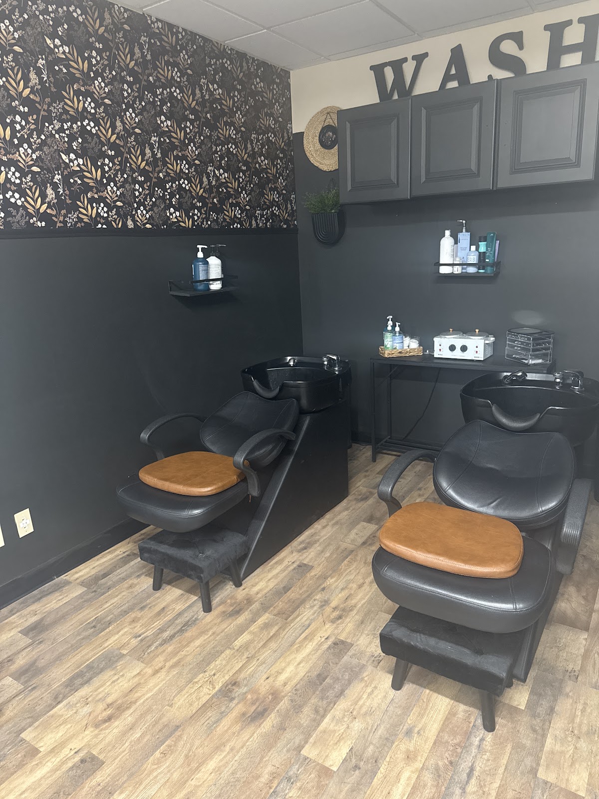 Fox Tail Salon Studio - Hair Salon in Davenport