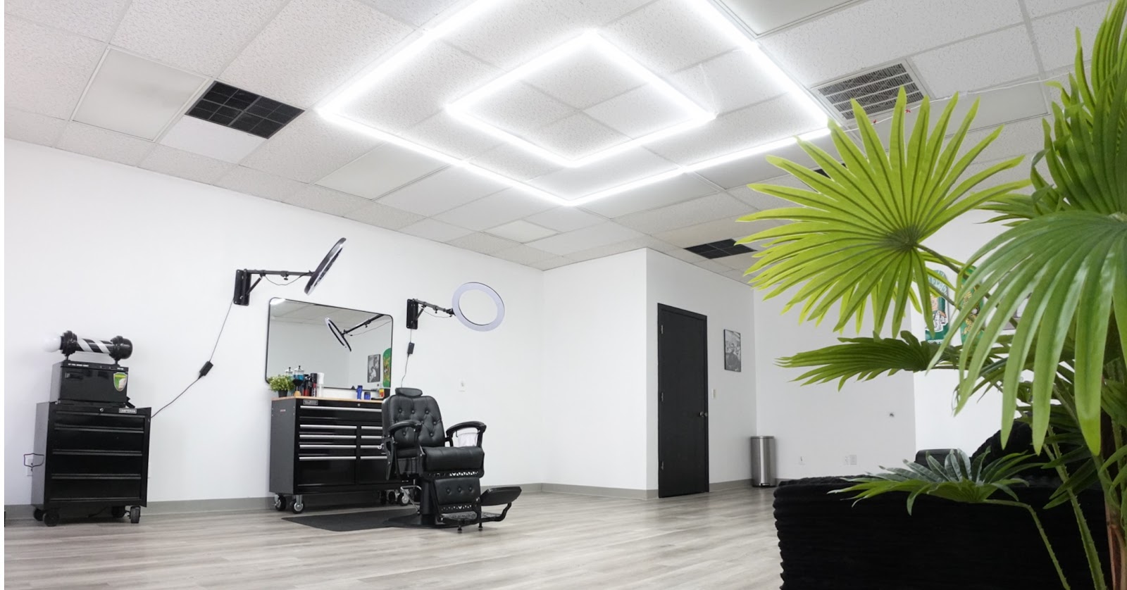 Aura barber studio - Barbershop in Wichita