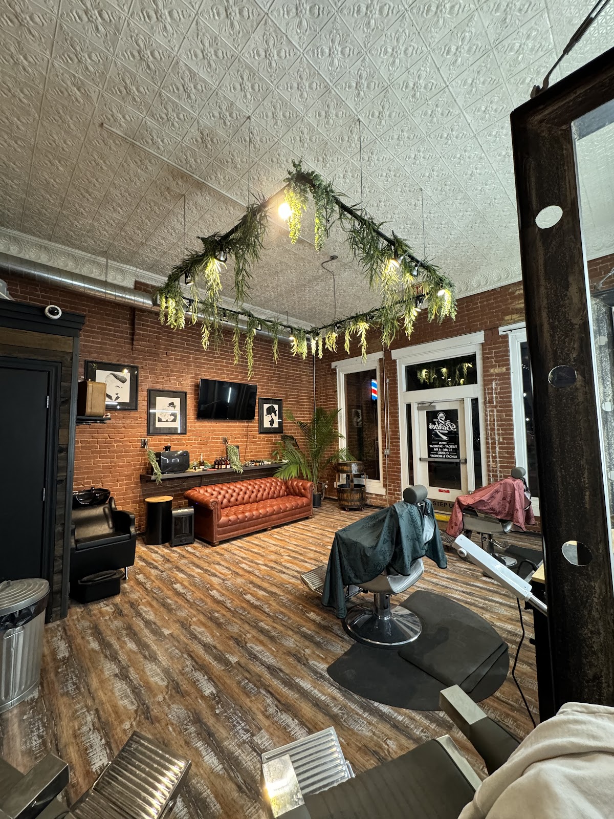 Standard Issue Barbershop - Barbershop in Wichita
