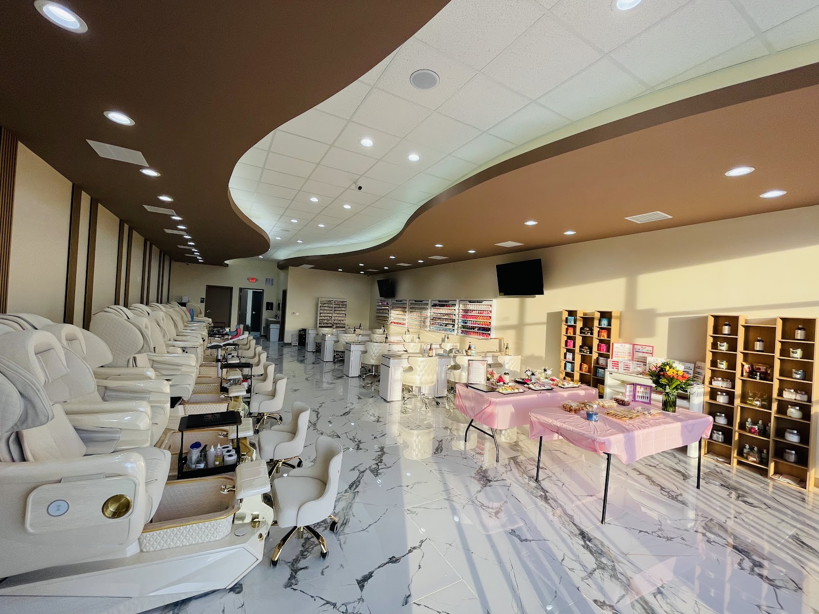 Noble Nails & Spa - Nail Salon in Wichita