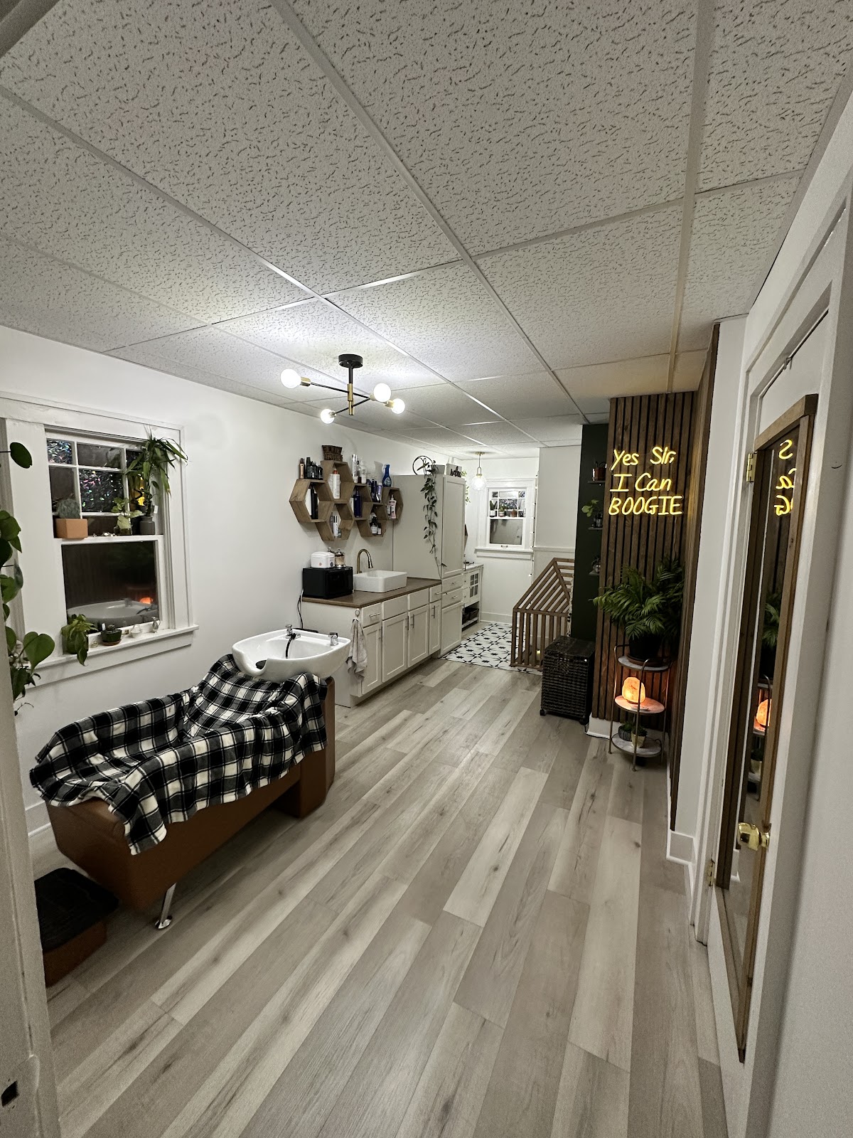Mane & HONEY Salon - Hair Salon in Wichita