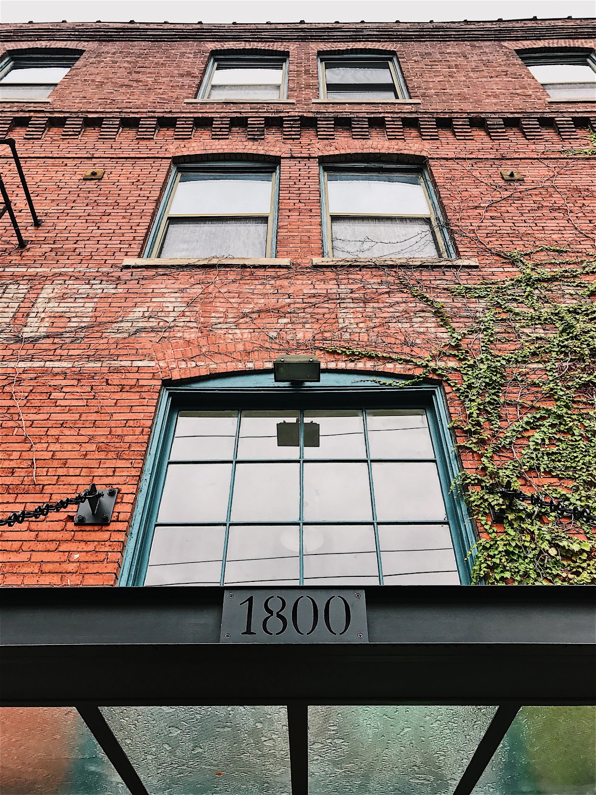 Hairpins - Hair Salon in Kansas City