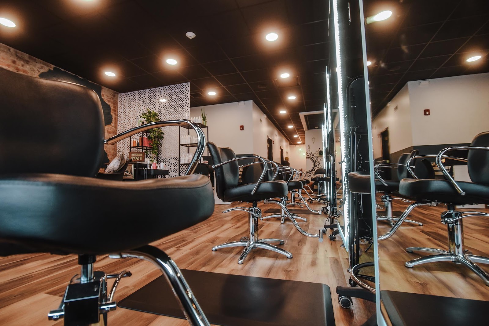 Onyx Salon and Wellness Spa (NOTO) - Nail Salon in Topeka
