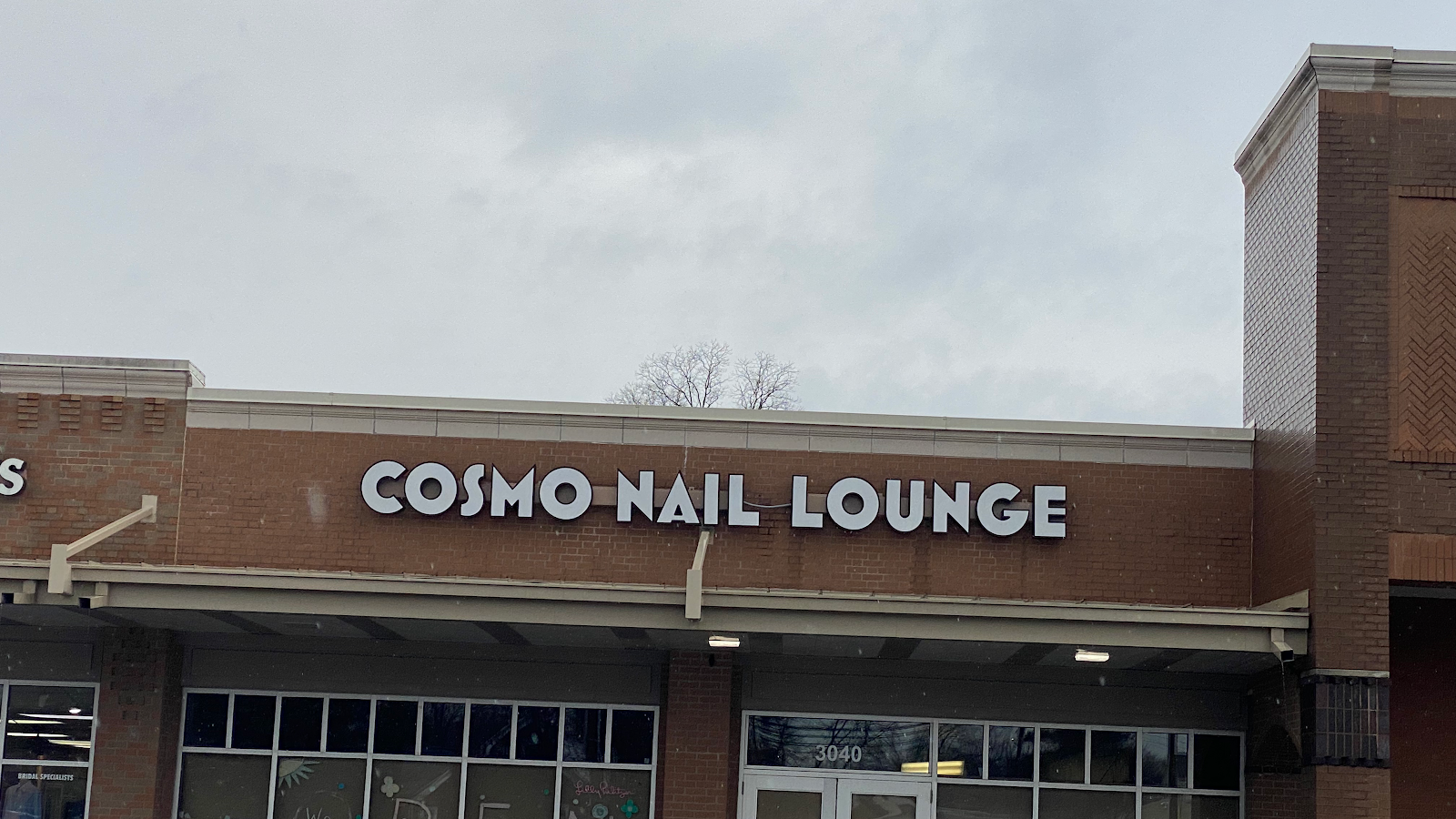Cosmo Nail Lounge - Nail Salon in Louisville