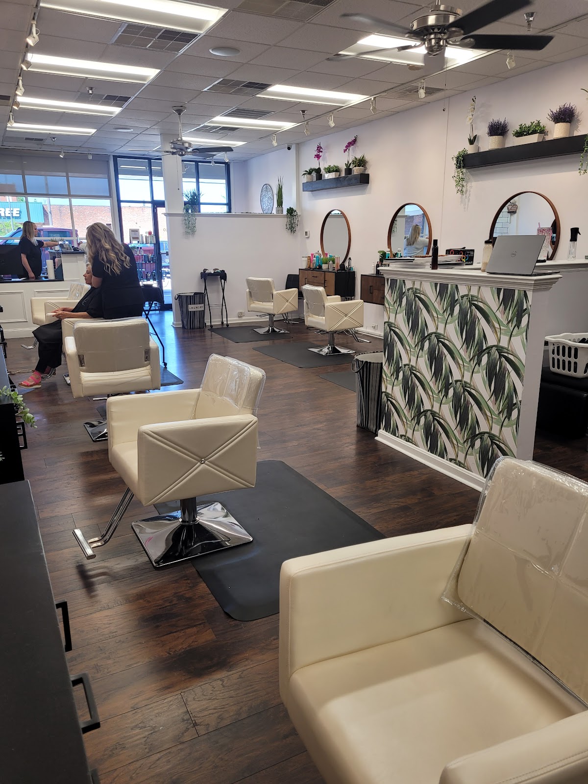 Salon 20/20 - Hair Salon in Louisville