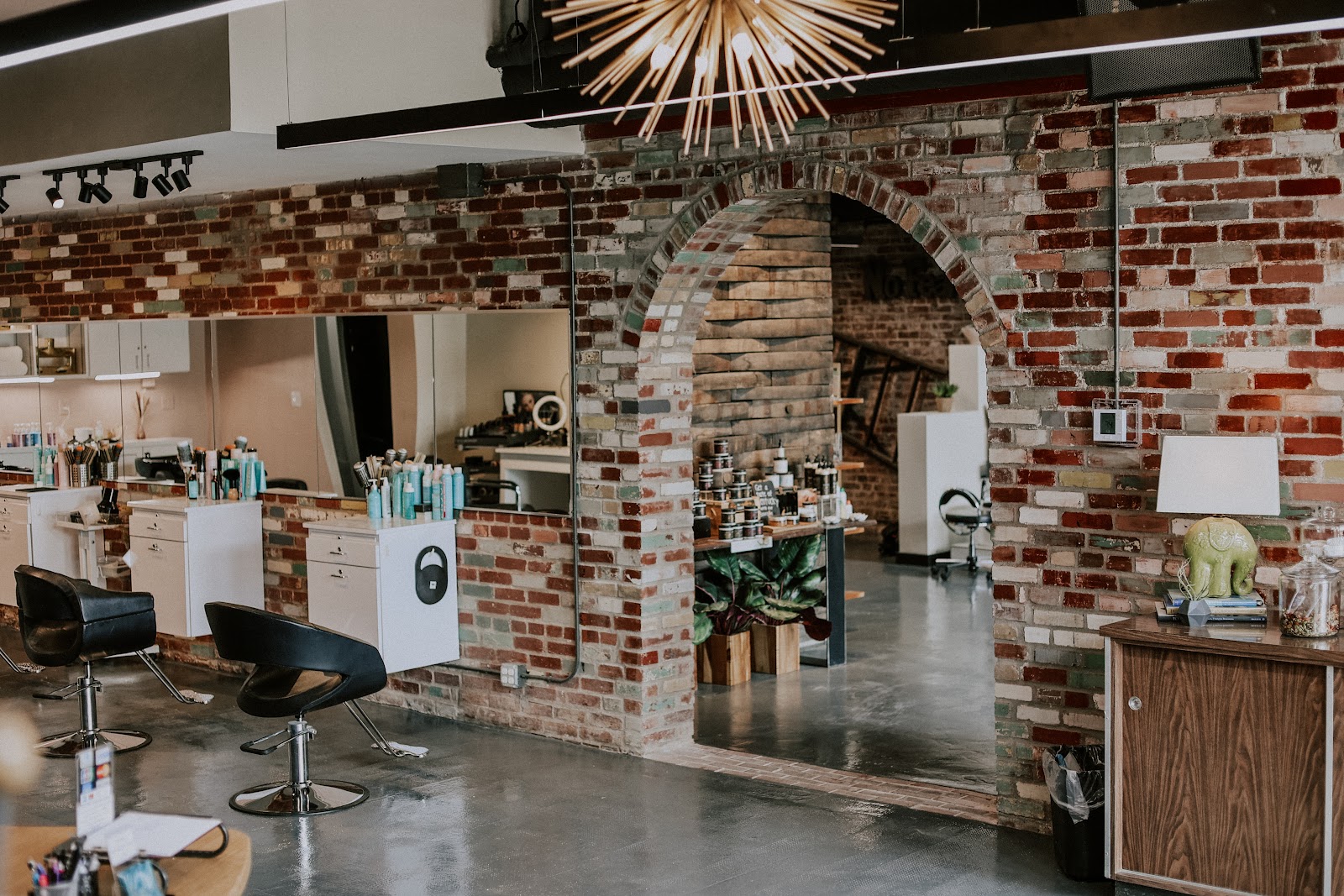 Bourbon & Blush Salon and Spa - Nail Salon in Louisville