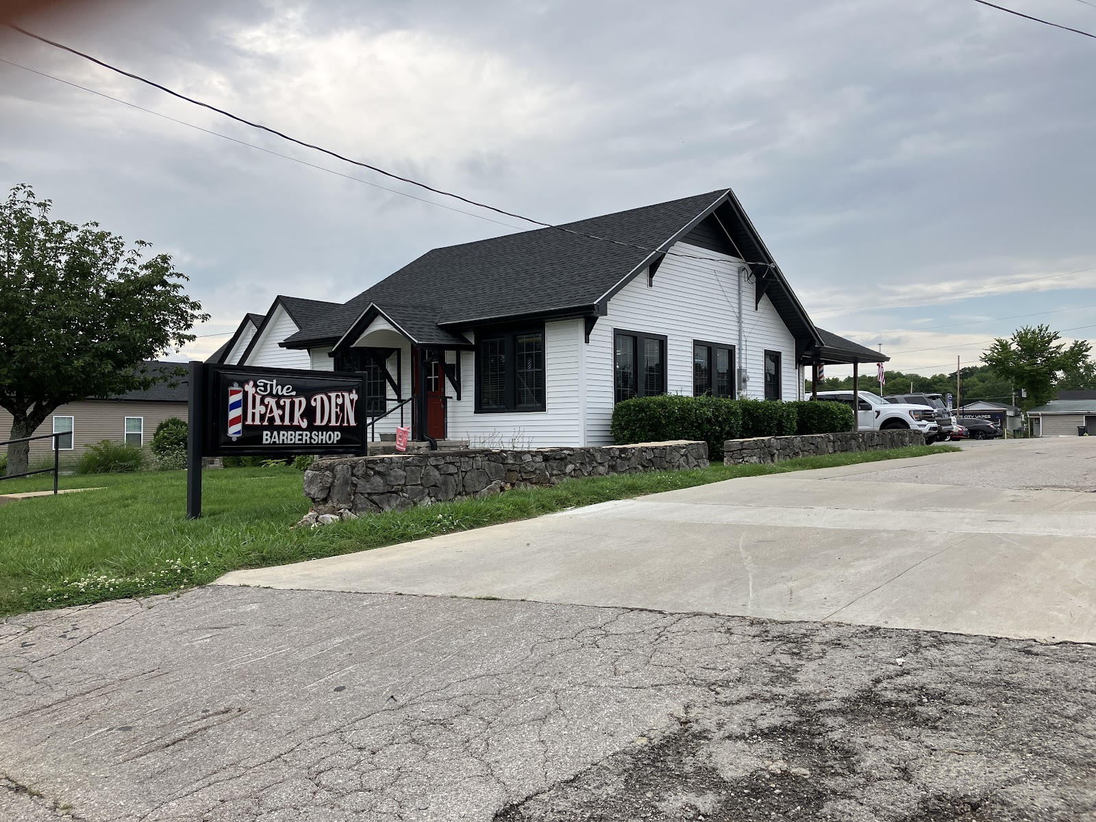 The Hair Den - Barbershop in Bowling Green