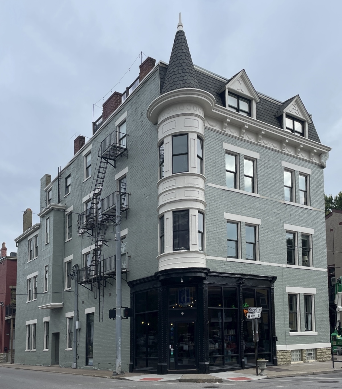 Greenline Salon - Hair Salon in Covington