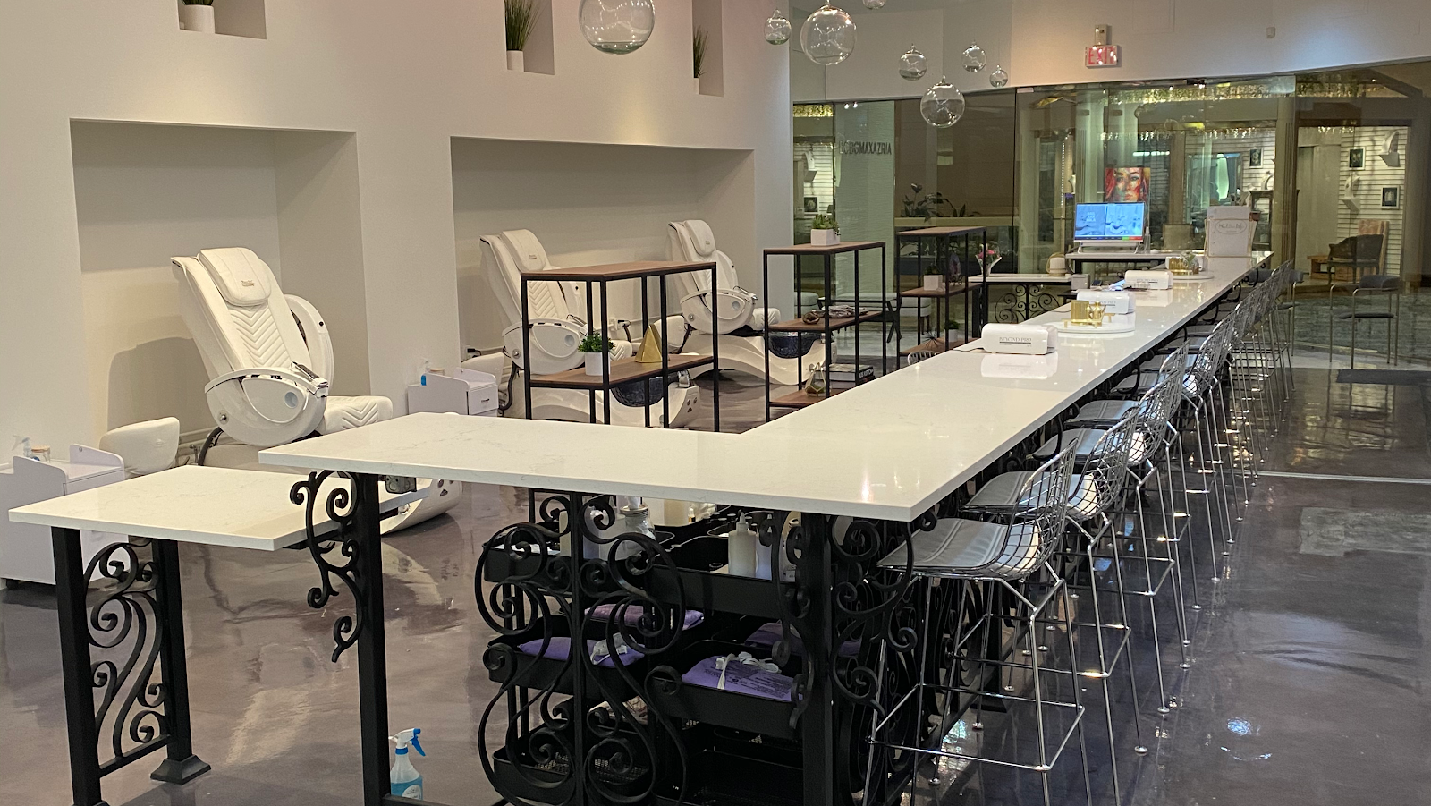 Nail Bar NOLA - Canal Place - Nail Salon in New Orleans
